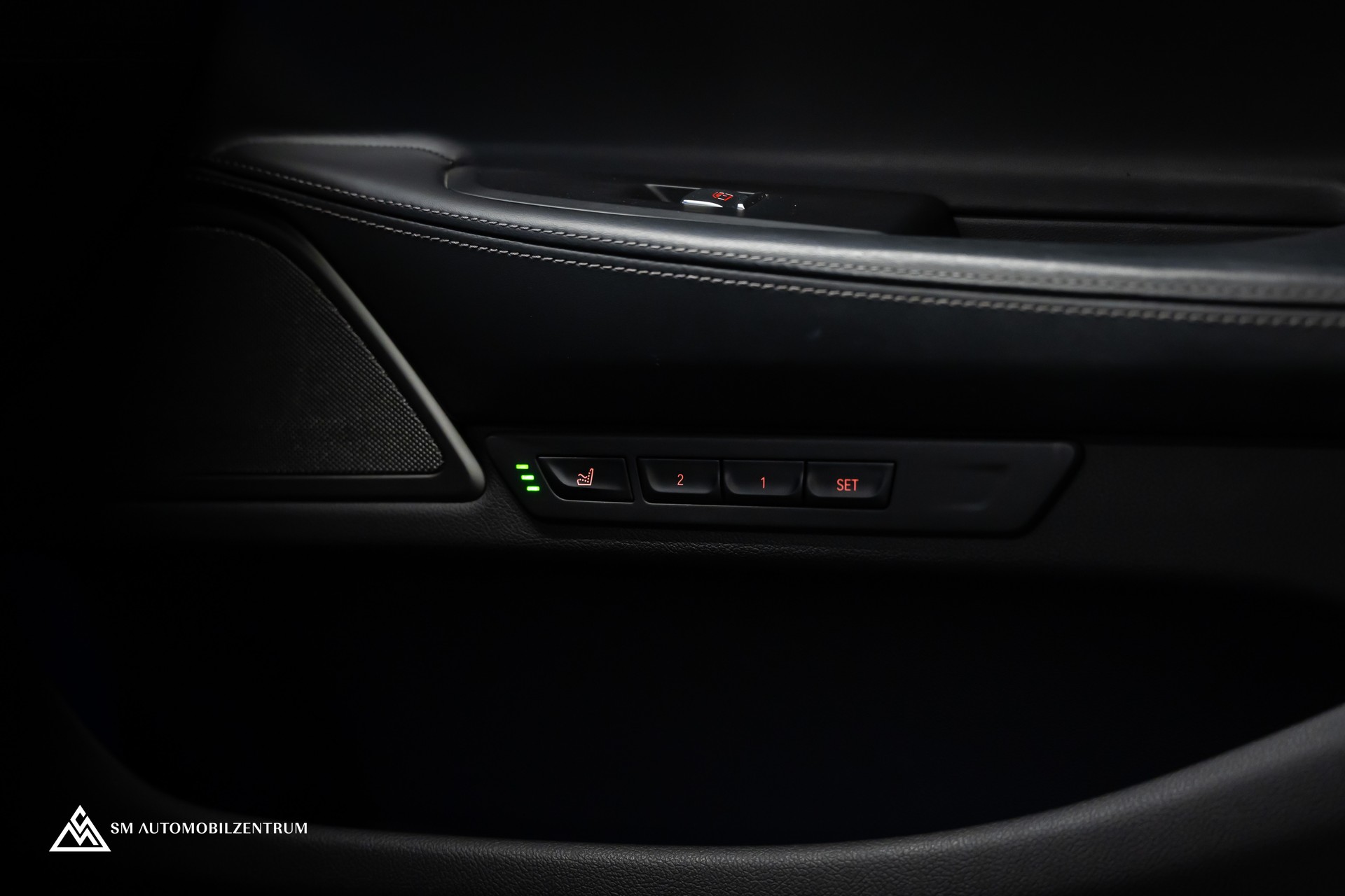 BMW 750i xDrive M Sport Steptronic / Panorama / 360° / Sitzbelüftung / Massage-image-32