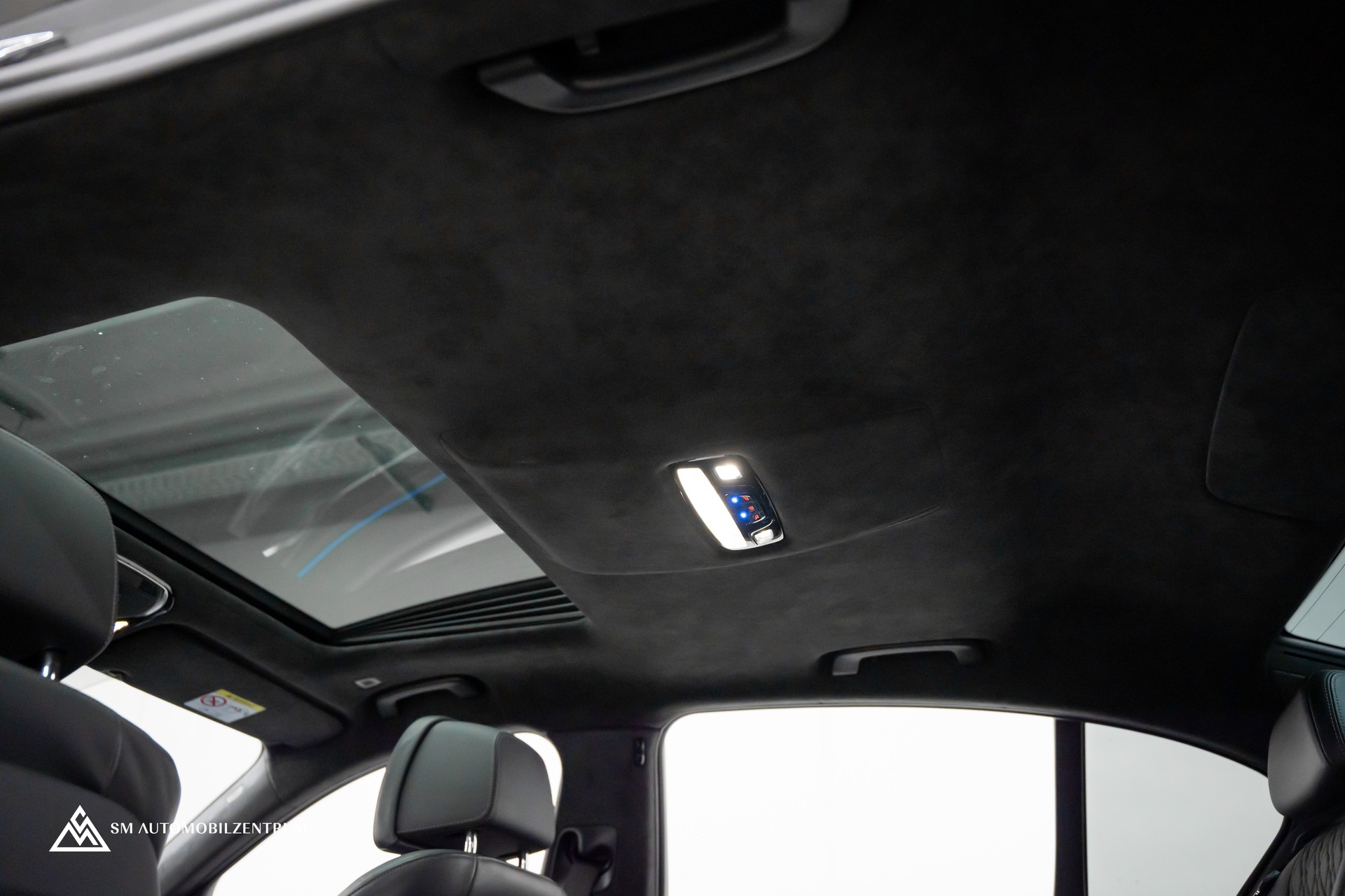 BMW 750i xDrive M Sport Steptronic / Panorama / 360° / Sitzbelüftung / Massage-image-22