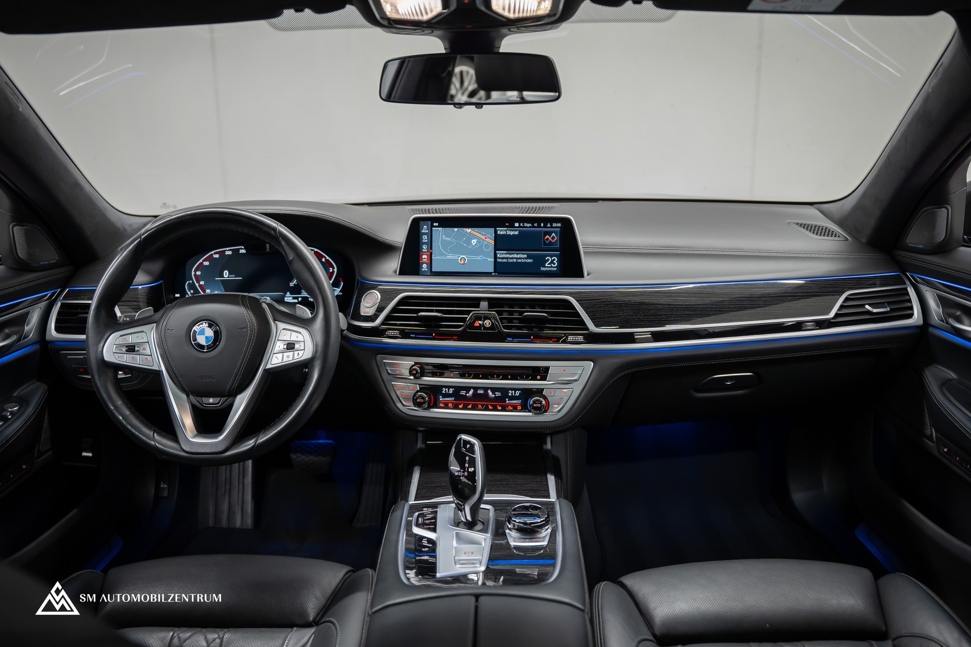 BMW 750i xDrive M Sport Steptronic / Panorama / 360° / Sitzbelüftung / Massage-image-13