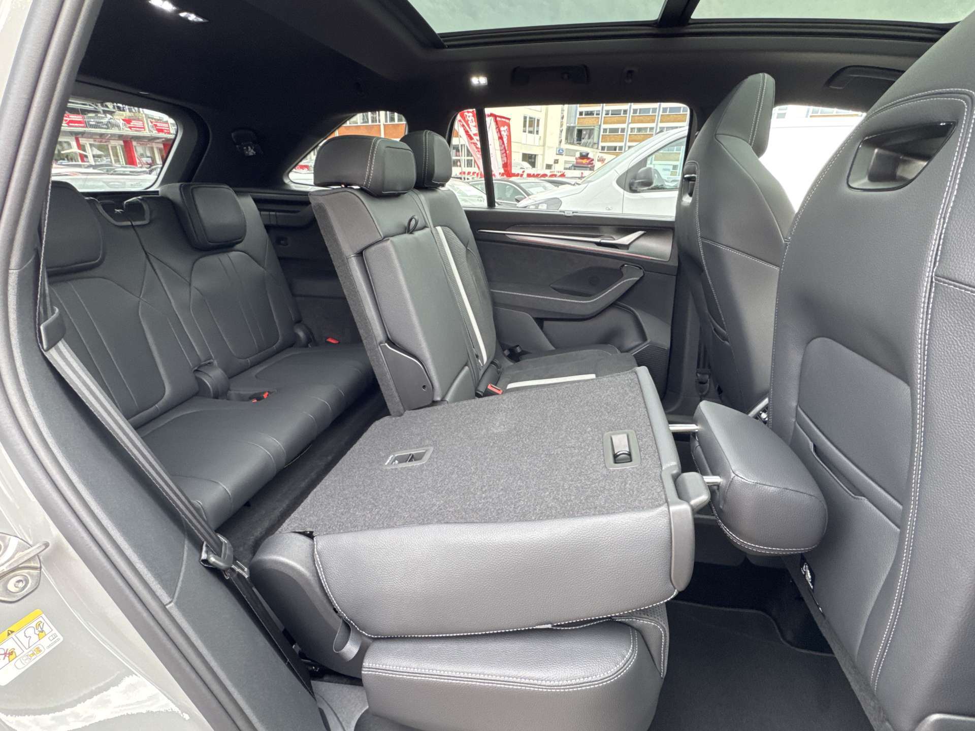 SKODA Kodiaq 2.0 TDi Sportline 7-Plätzer 4x4 DSG-Automat-image-6