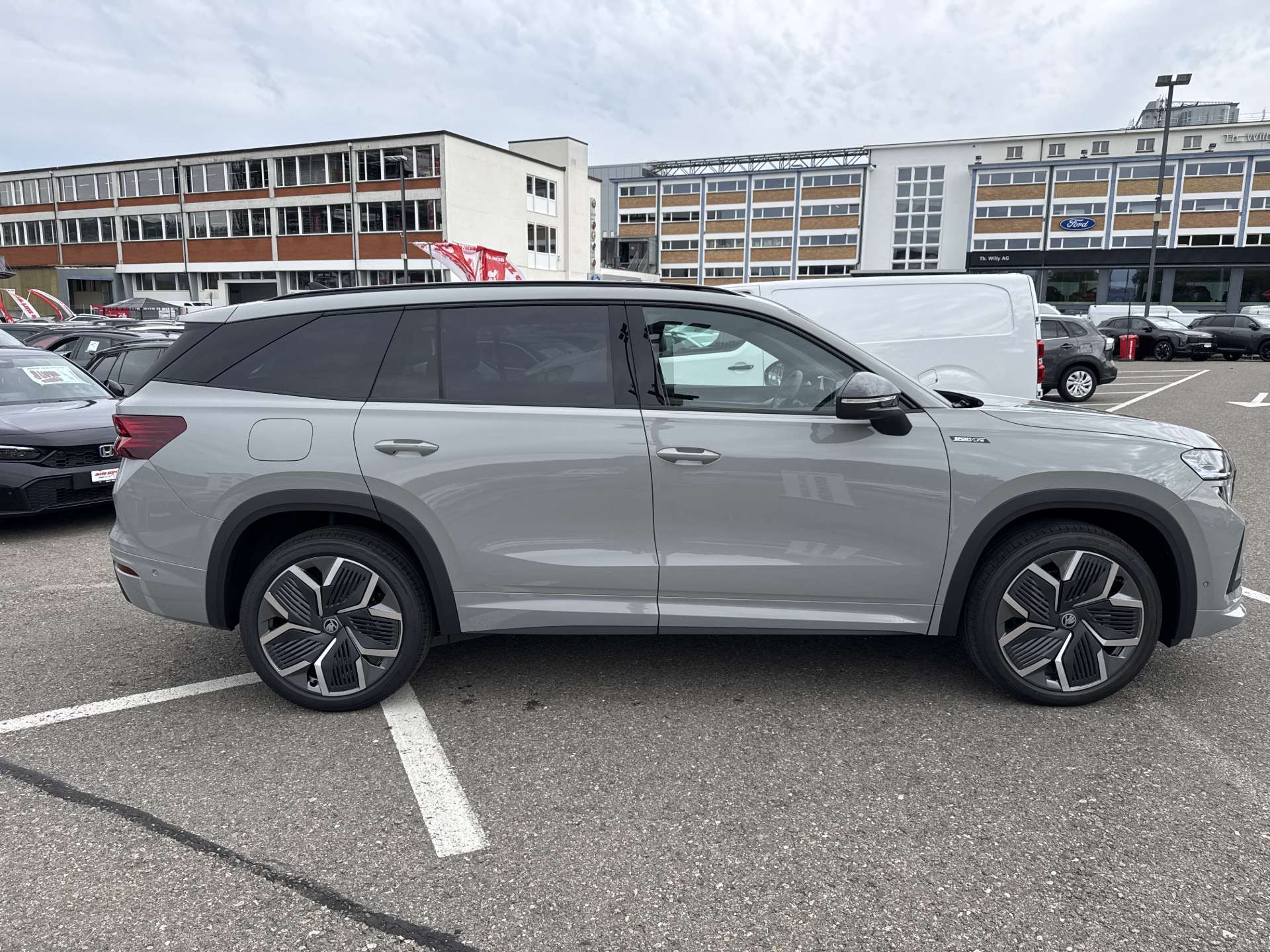 SKODA Kodiaq 2.0 TDi Sportline 7-Plätzer 4x4 DSG-Automat-image-10