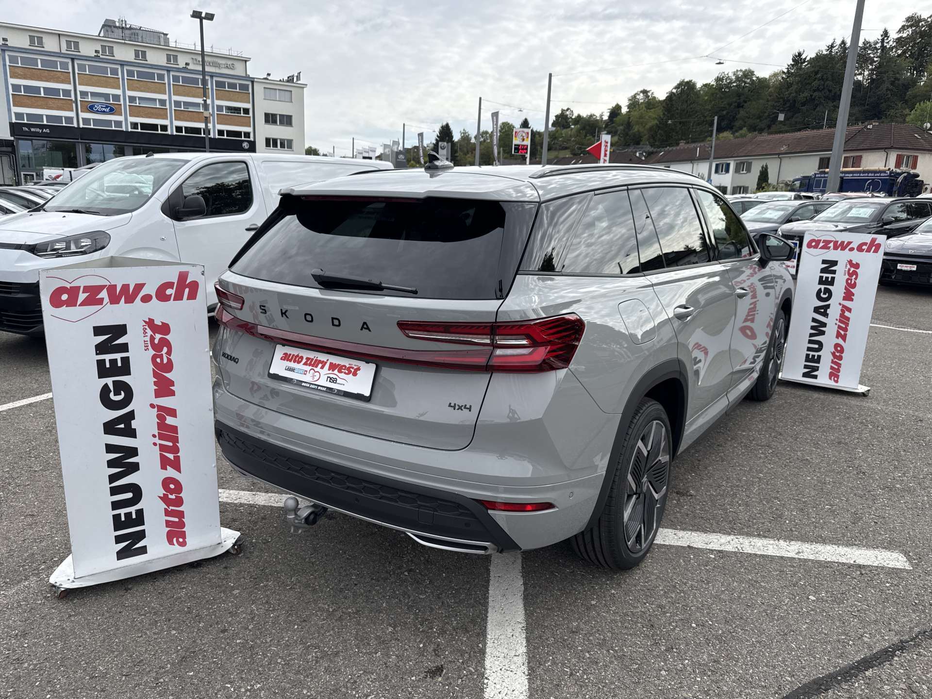 SKODA Kodiaq 2.0 TDi Sportline 7-Plätzer 4x4 DSG-Automat-image-2