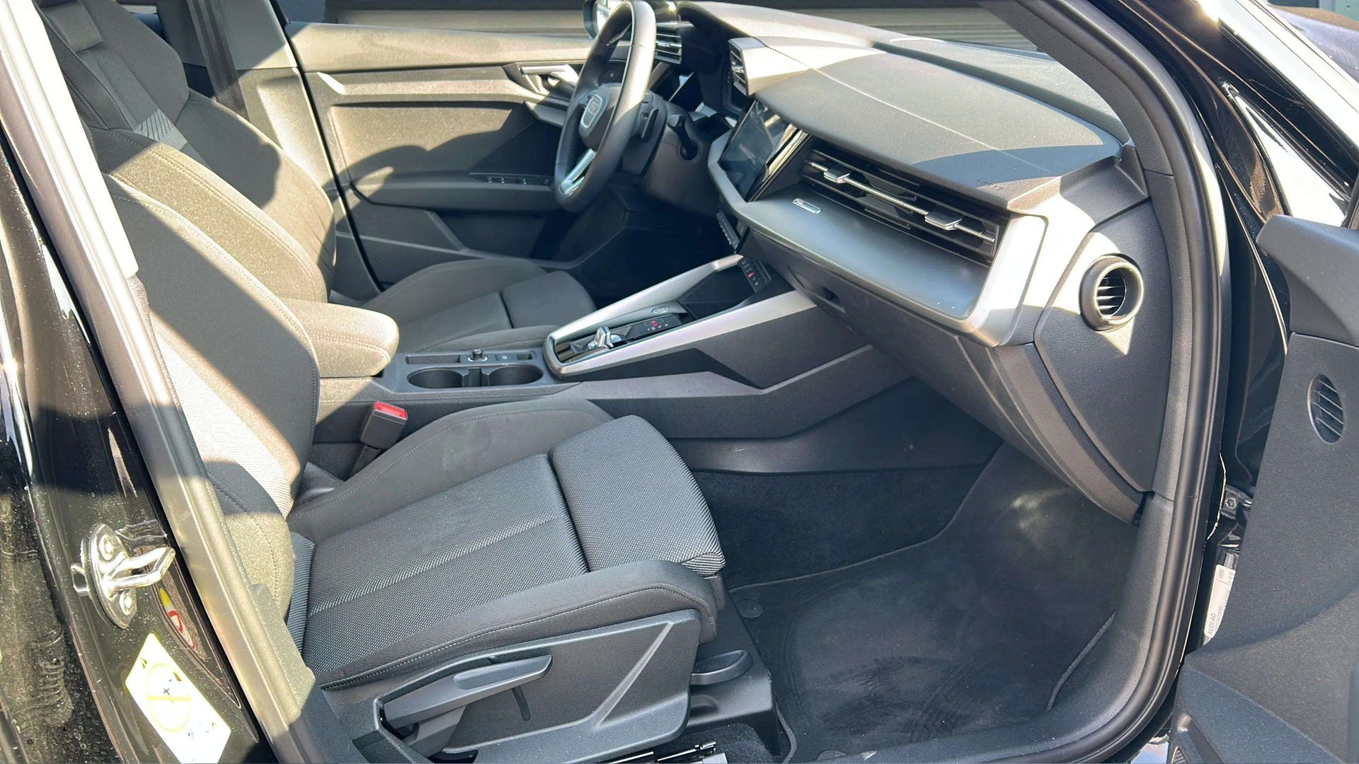 AUDI A3 Sportback 35 TFSI S line S-tronic mit 5J Werksgarantie oder 100000km-image-11