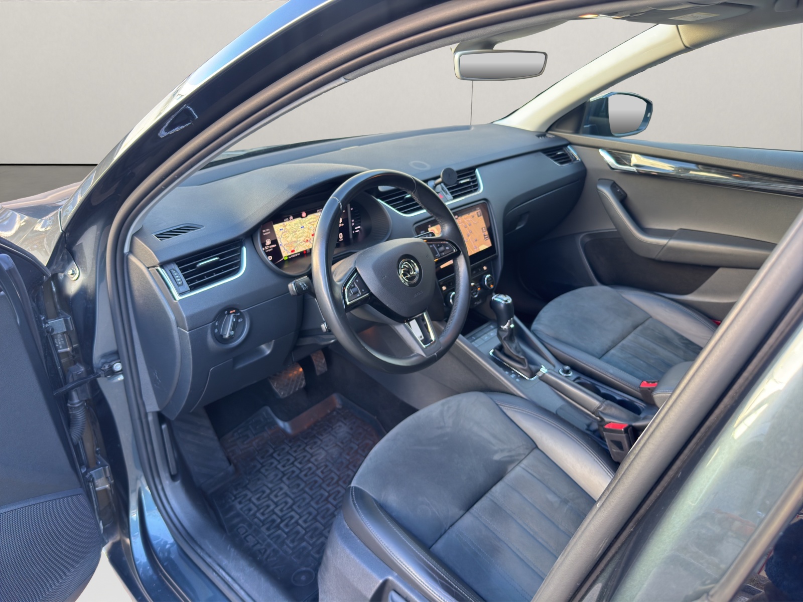 SKODA Octavia Combi 2.0 TDI Ambition 4x4 DSG-image-8