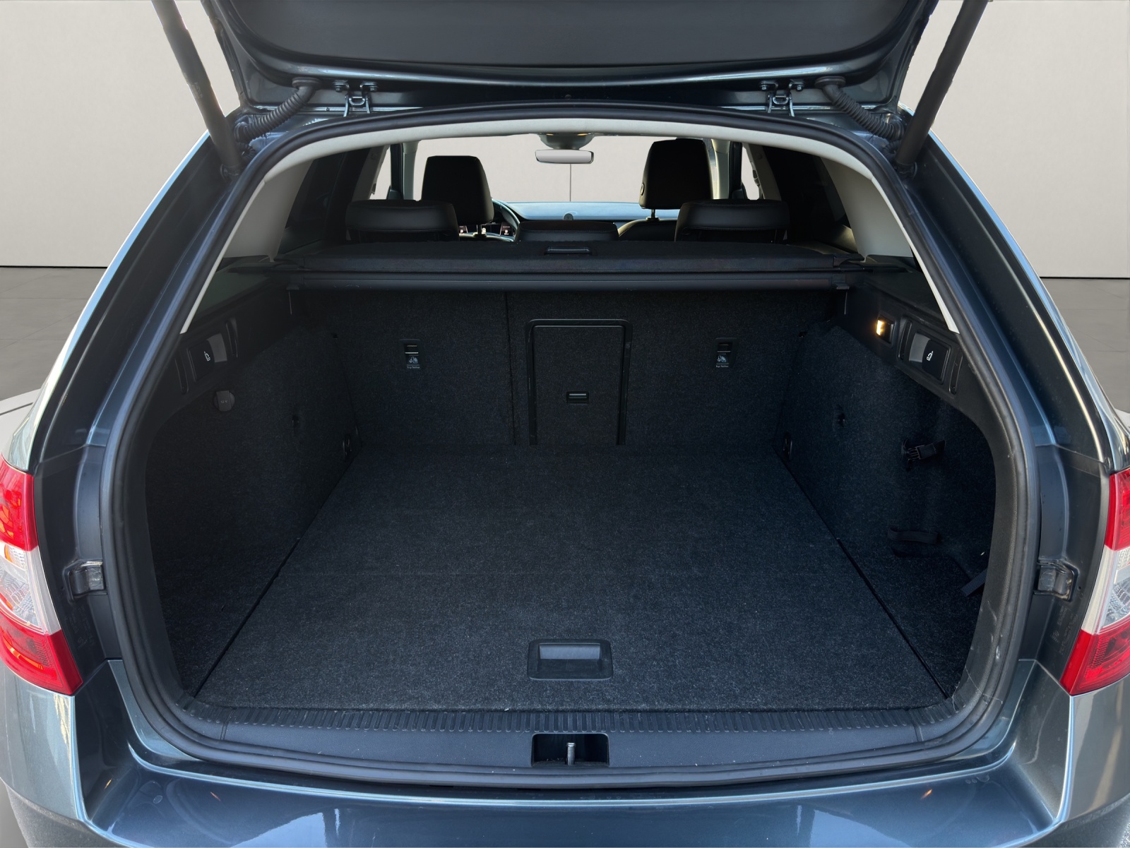 SKODA Octavia Combi 2.0 TDI Ambition 4x4 DSG-image-14