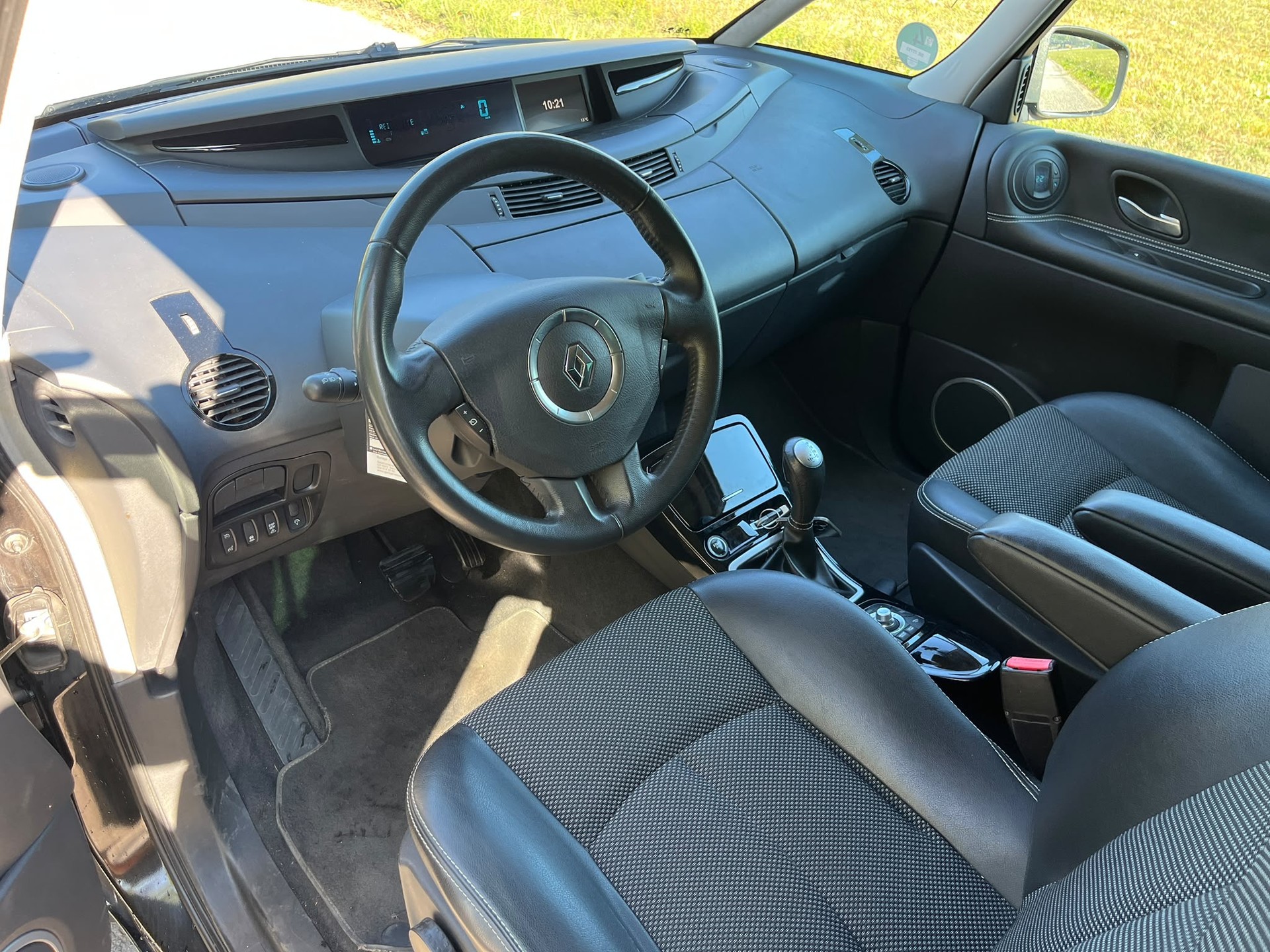 RENAULT Grand Espace 2.0 dCi Dynamic Automatic-image-5