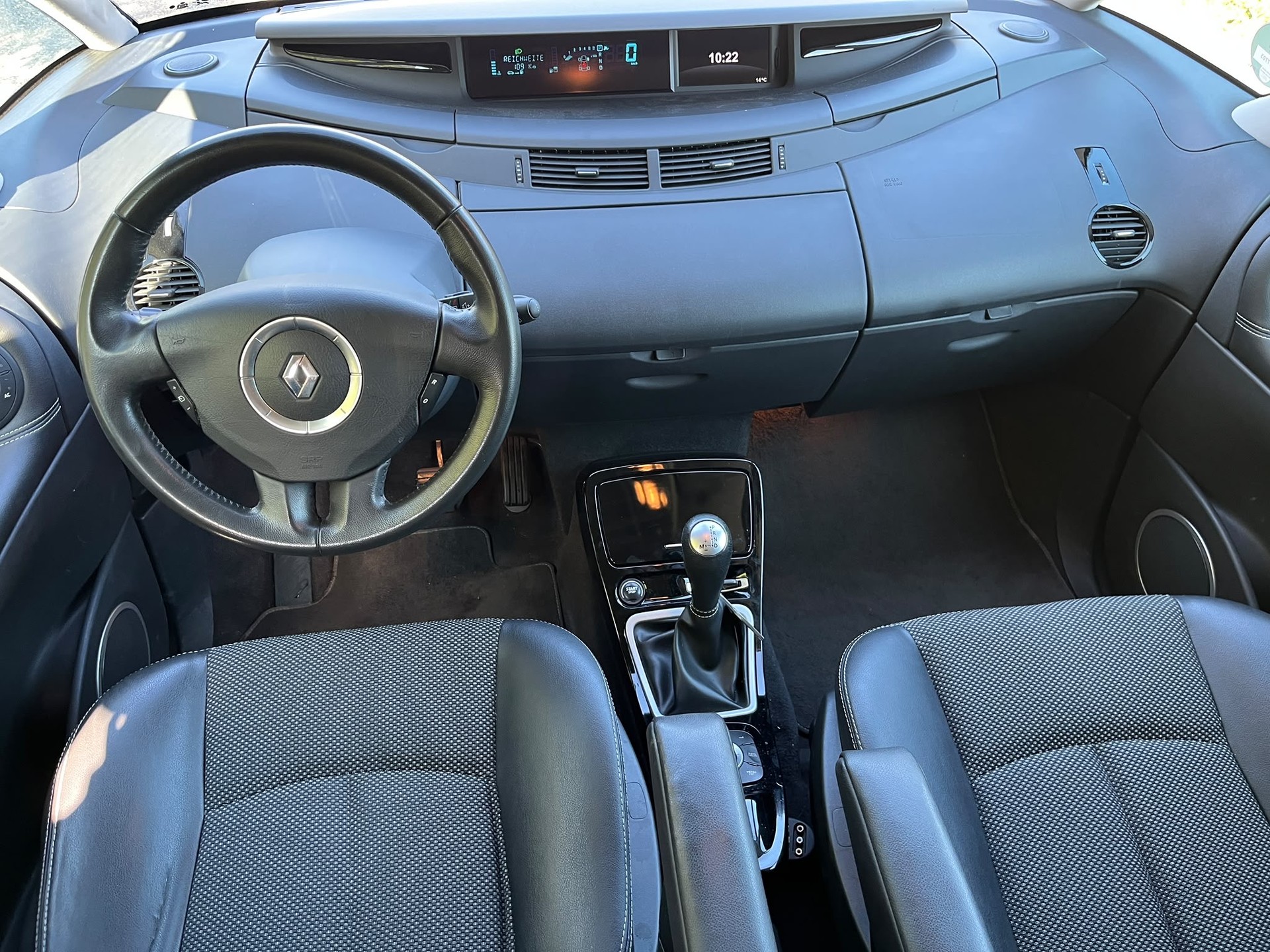 RENAULT Grand Espace 2.0 dCi Dynamic Automatic-image-4