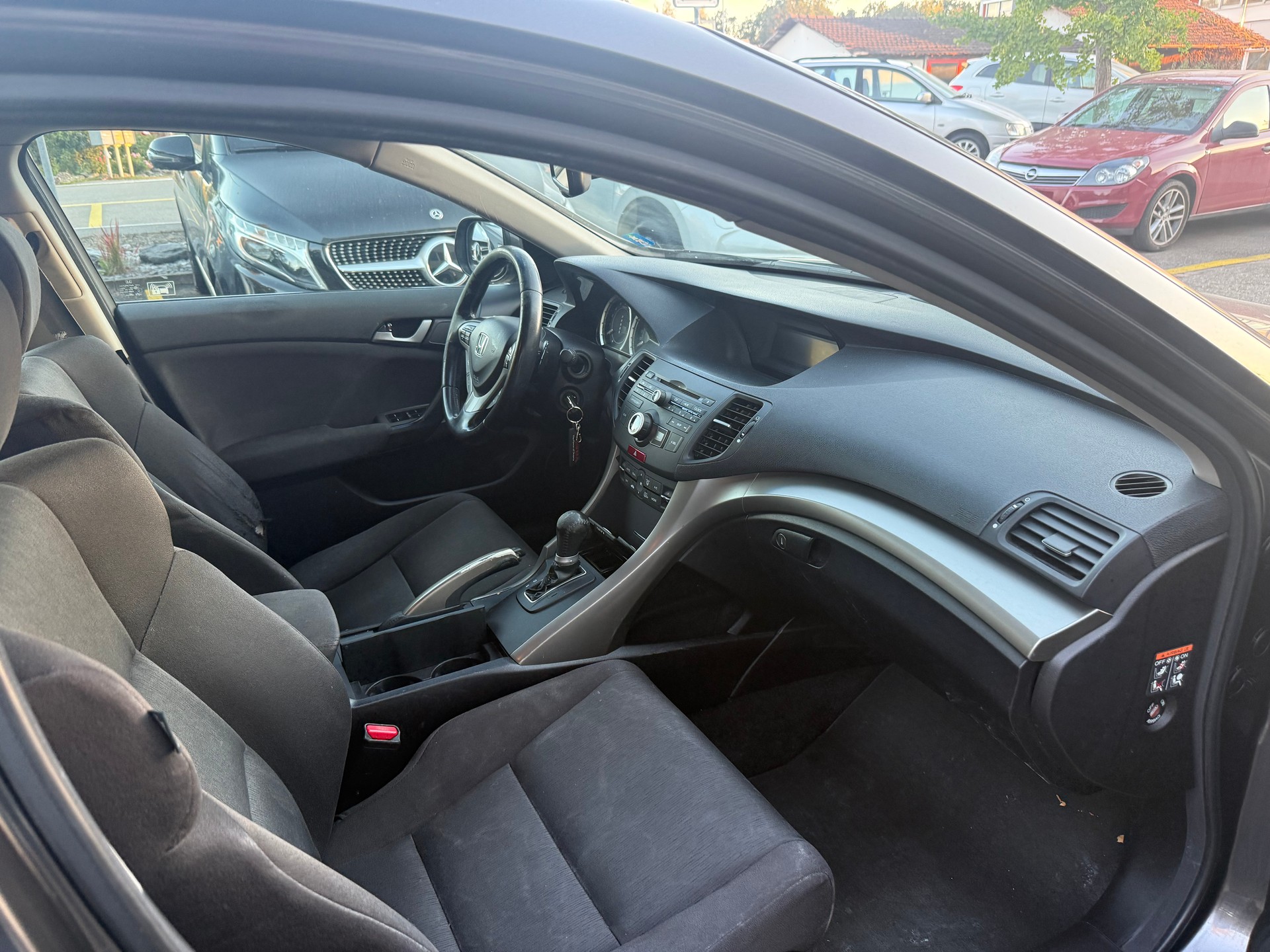 HONDA Accord Tourer 2.0i 16V Elegance Automatic-image-6