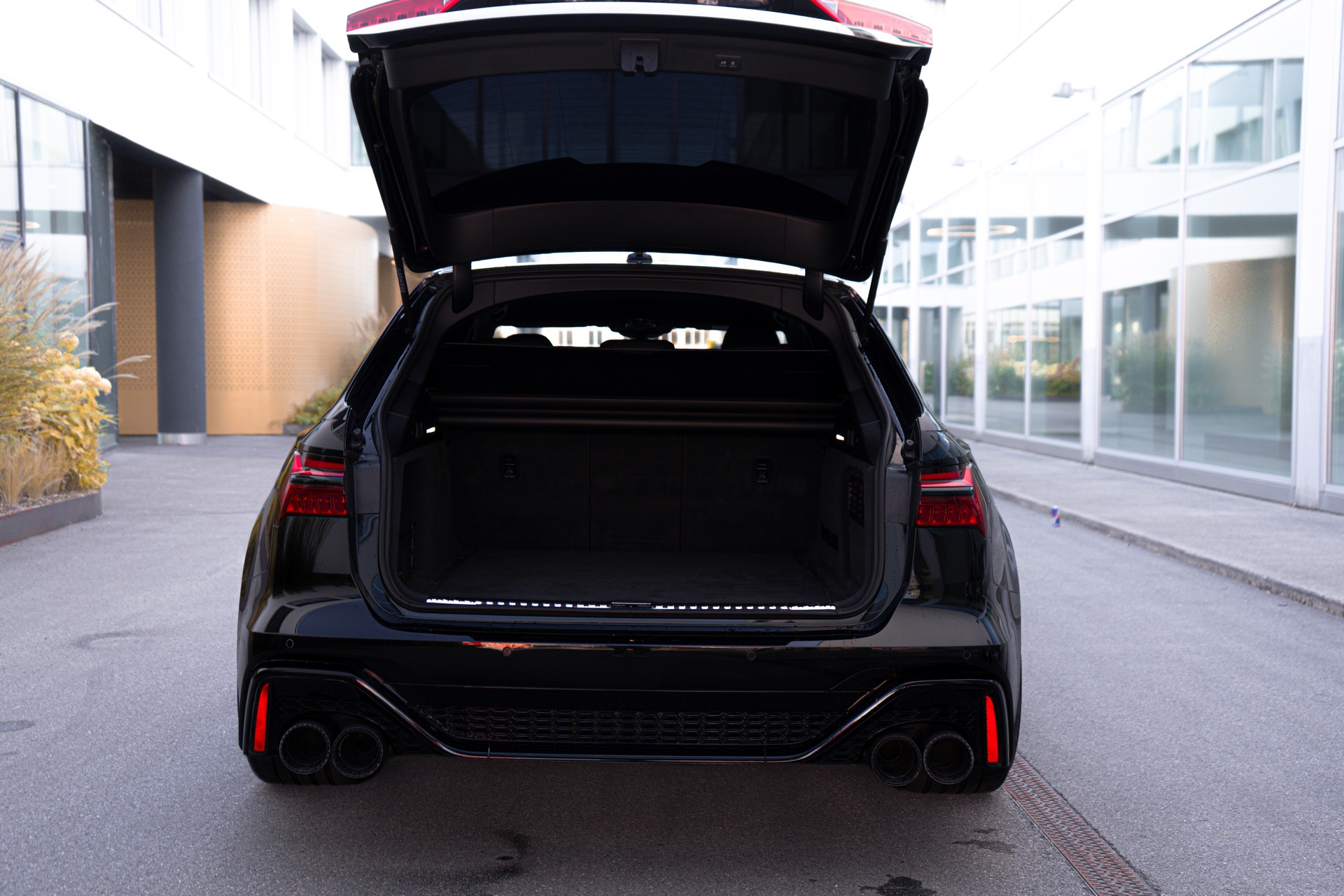 AUDI 4.0 V8 TFSI quattro T-Tronic-image-4
