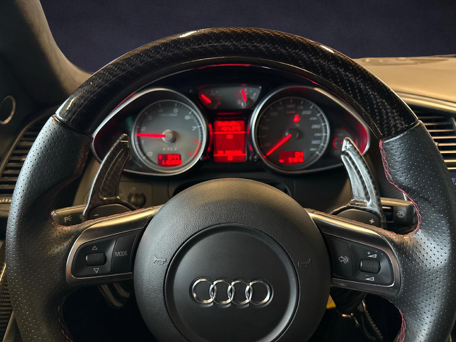 AUDI R8 Coupé 4.2-image-10
