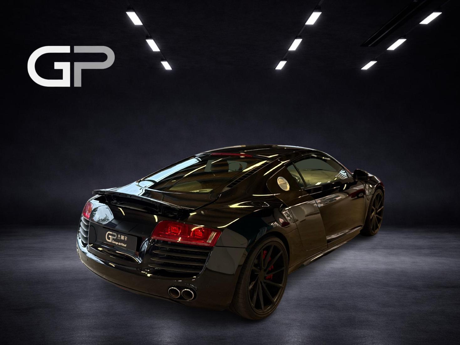AUDI R8 Coupé 4.2-image-4
