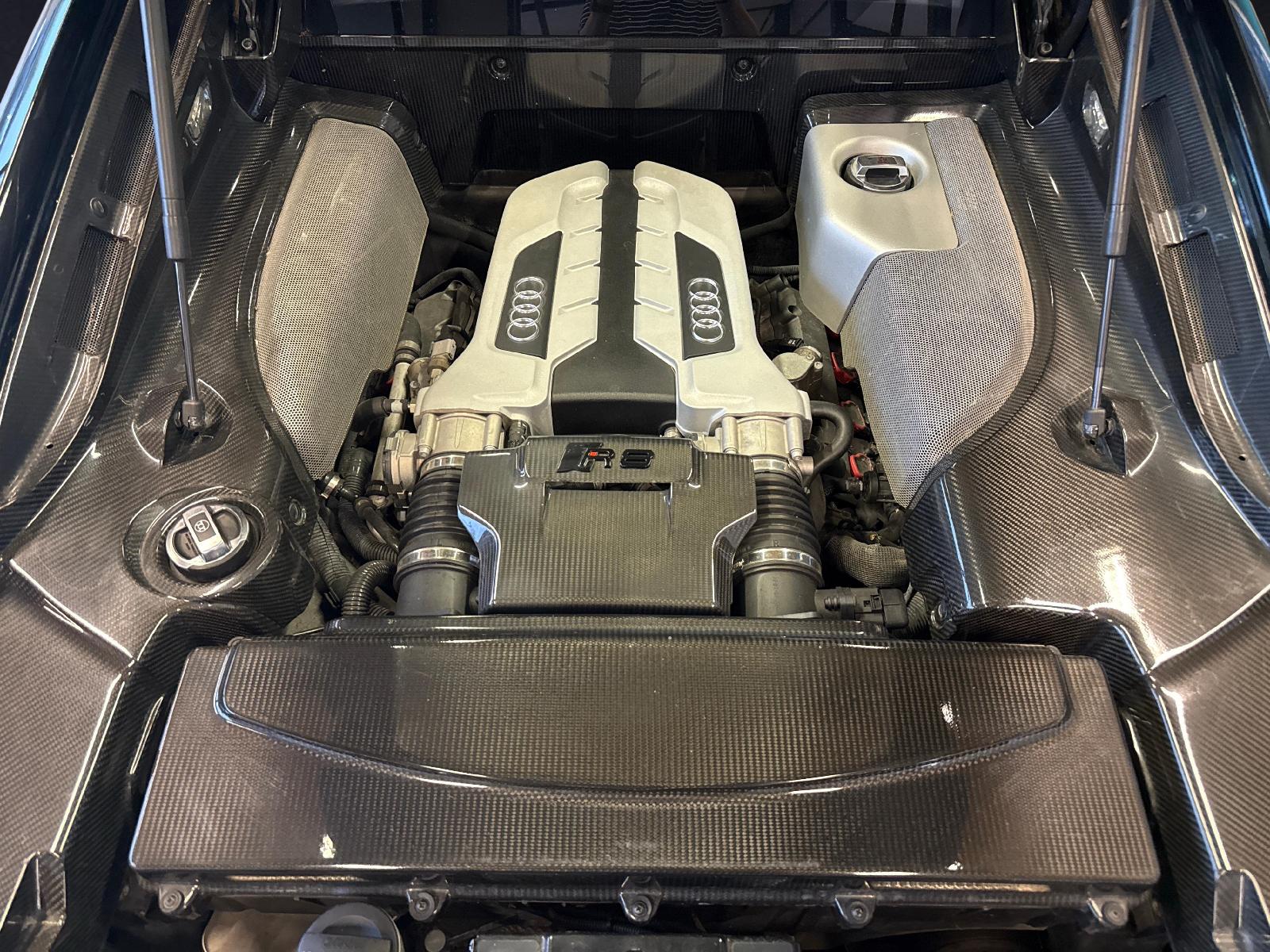 AUDI R8 Coupé 4.2-image-18