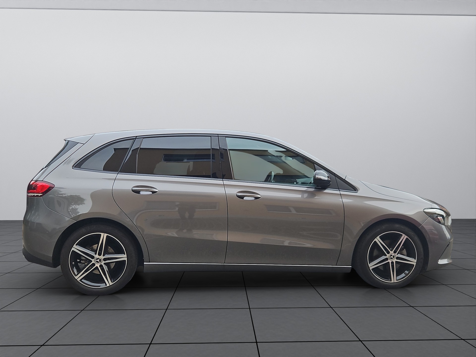 MERCEDES-BENZ B 200 d Night Star 8G-DCT-image-4