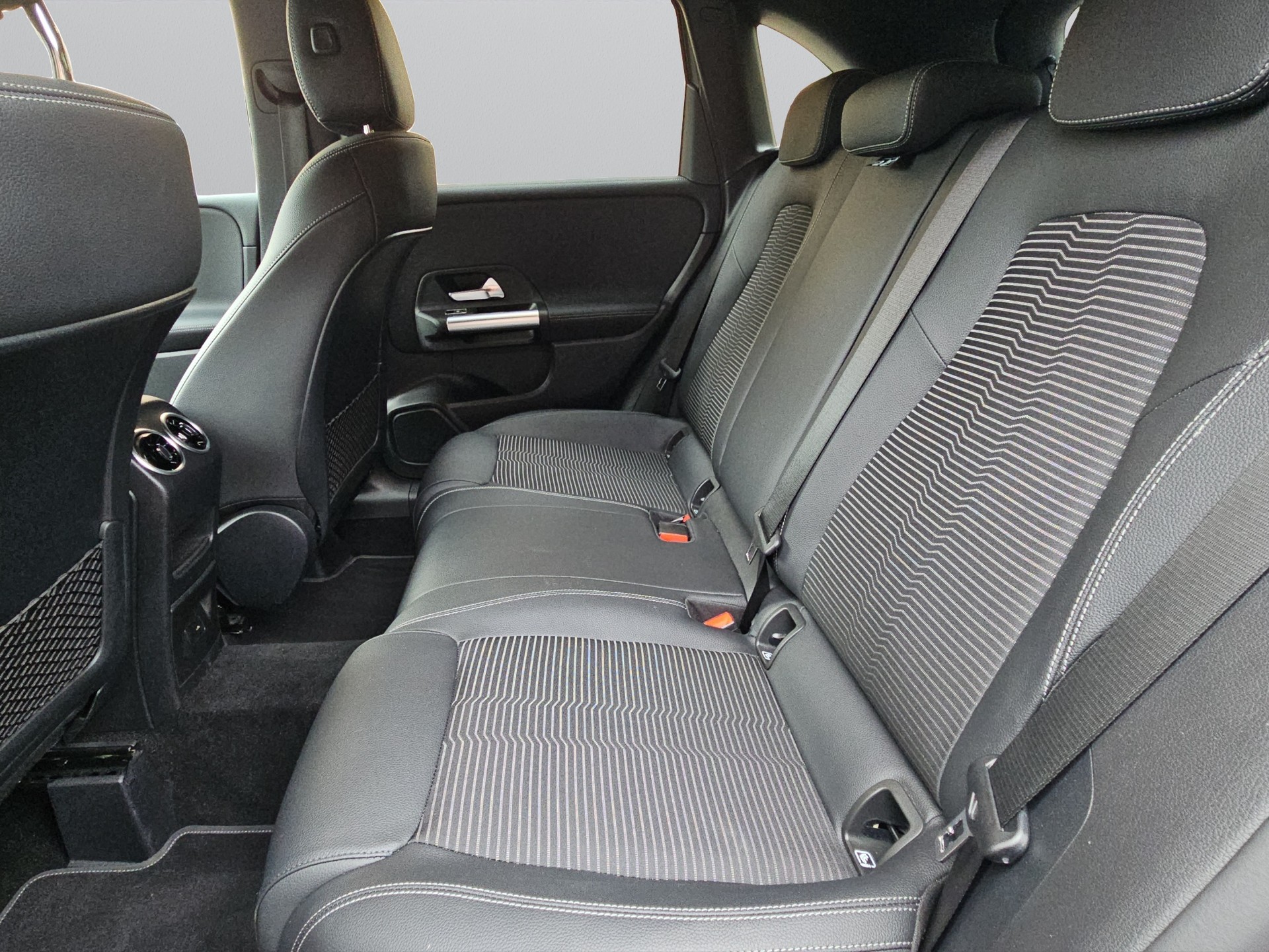 MERCEDES-BENZ B 200 d Night Star 8G-DCT-image-11
