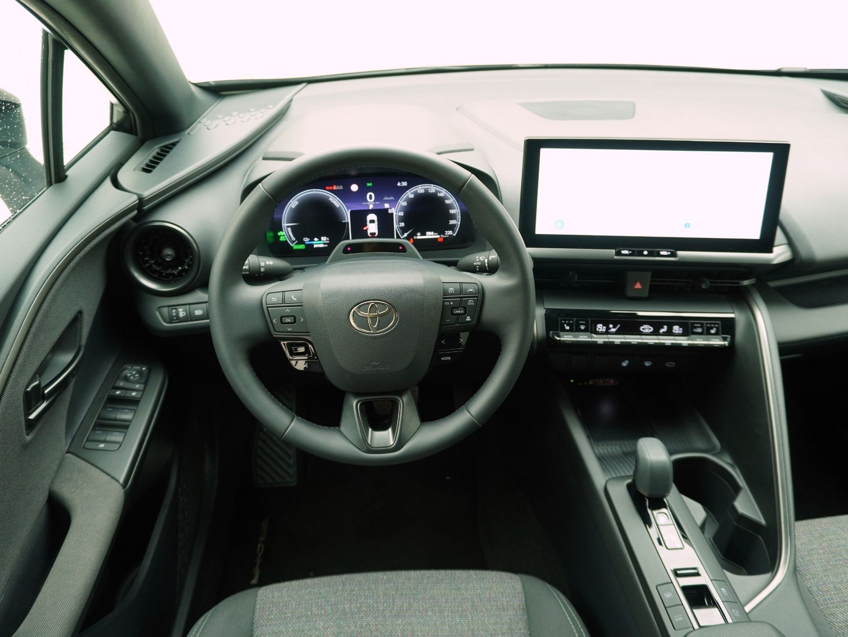 TOYOTA C-HR 2.0 PHEV Swiss Edition ** inkl. 8-Fach Bereifung **-image-10