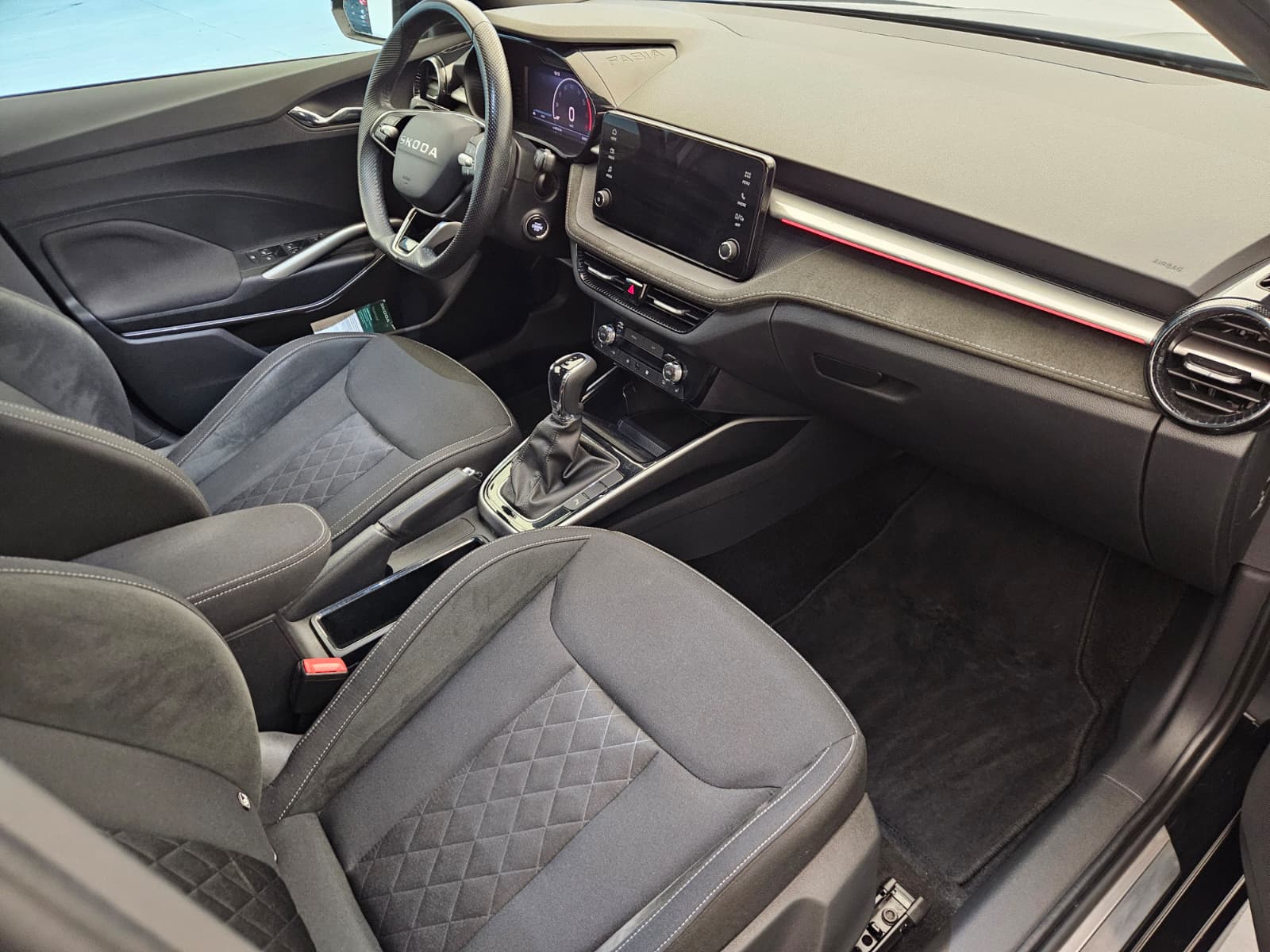SKODA Fabia 1.0 TSI Dynamic DSG-image-11