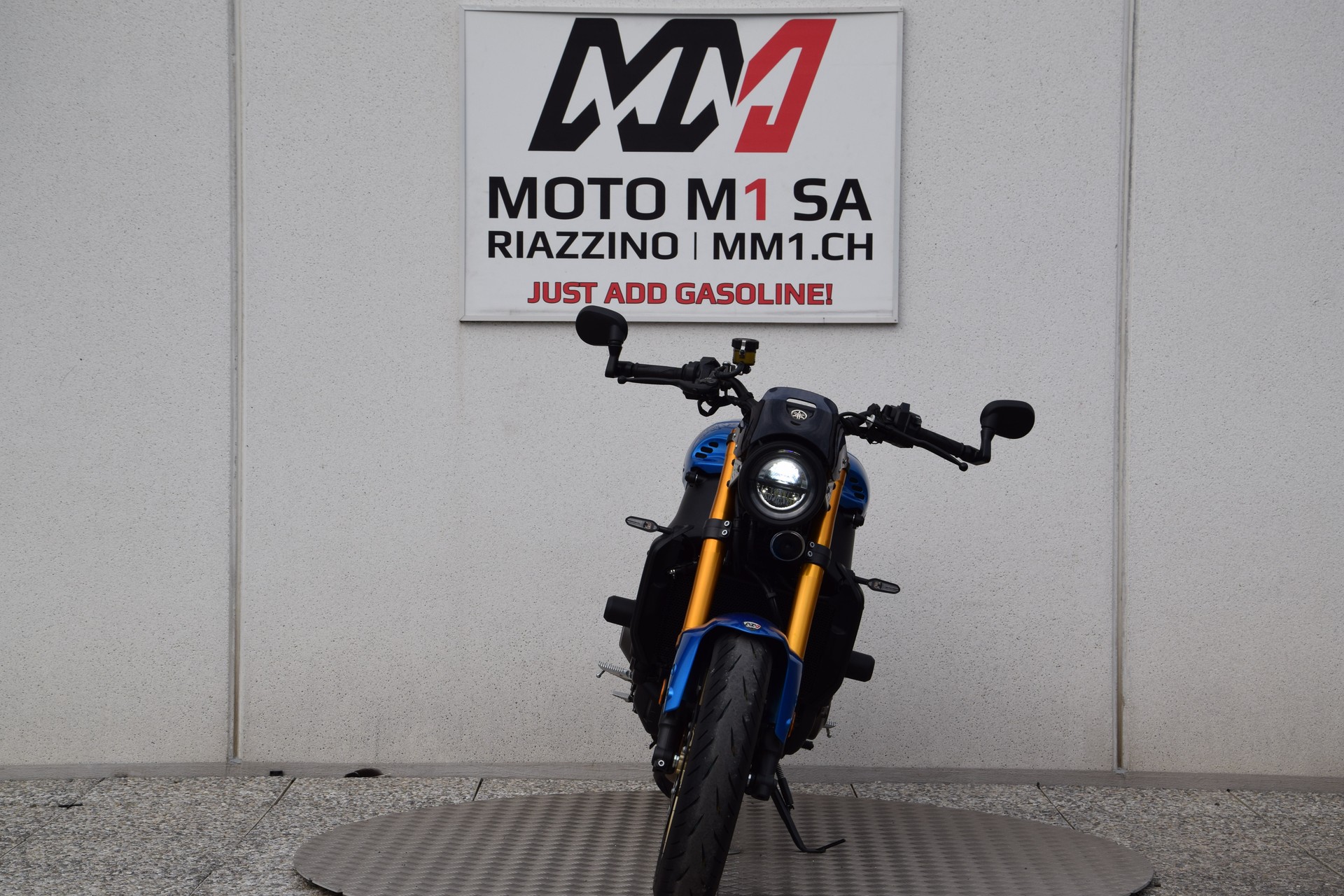 YAMAHA XSR 900-showroom-element-2