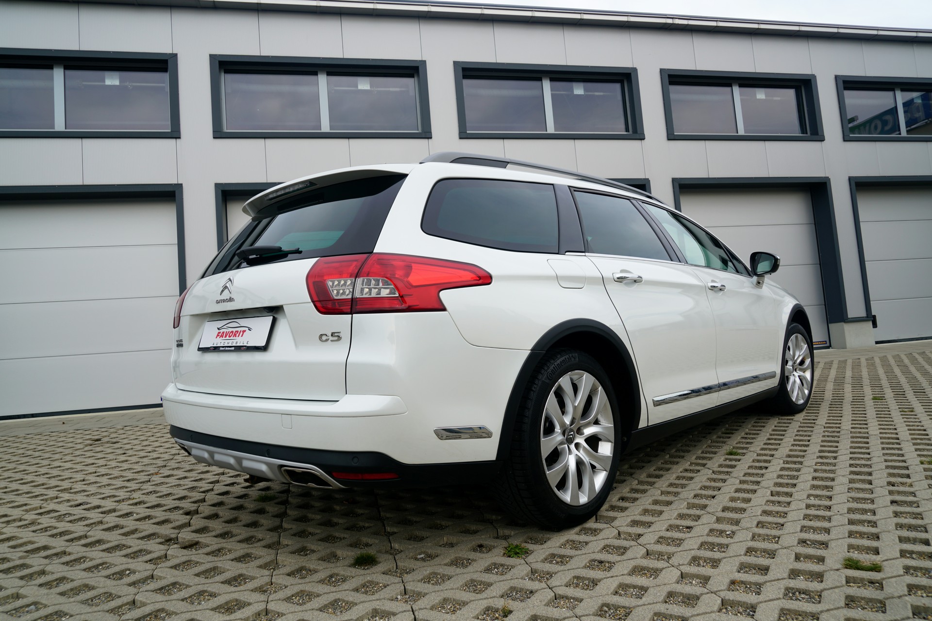 CITROEN C5 Tourer 2.2 HDi CrossTourer Automatic (CH)-image-11