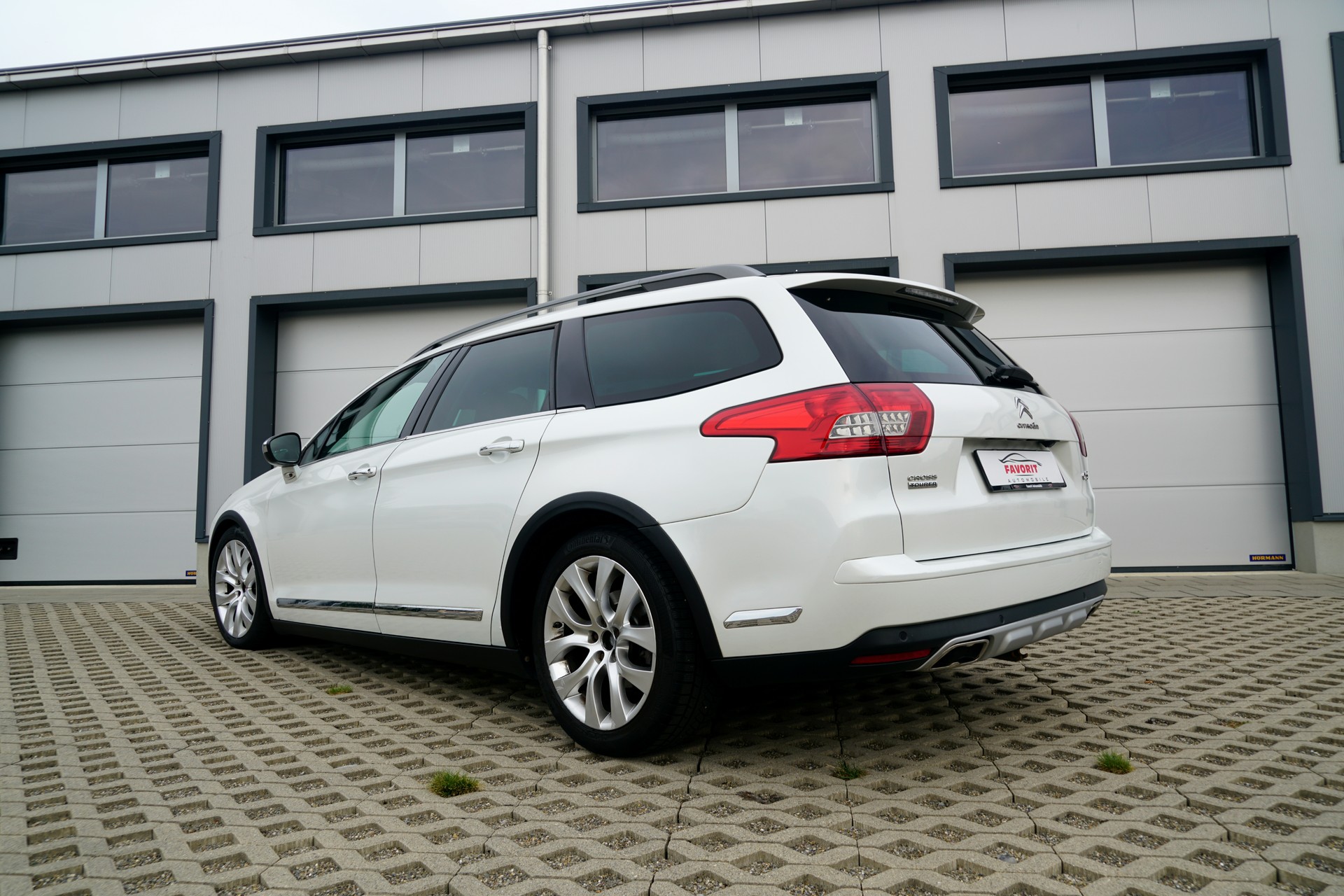CITROEN C5 Tourer 2.2 HDi CrossTourer Automatic (CH)-image-2
