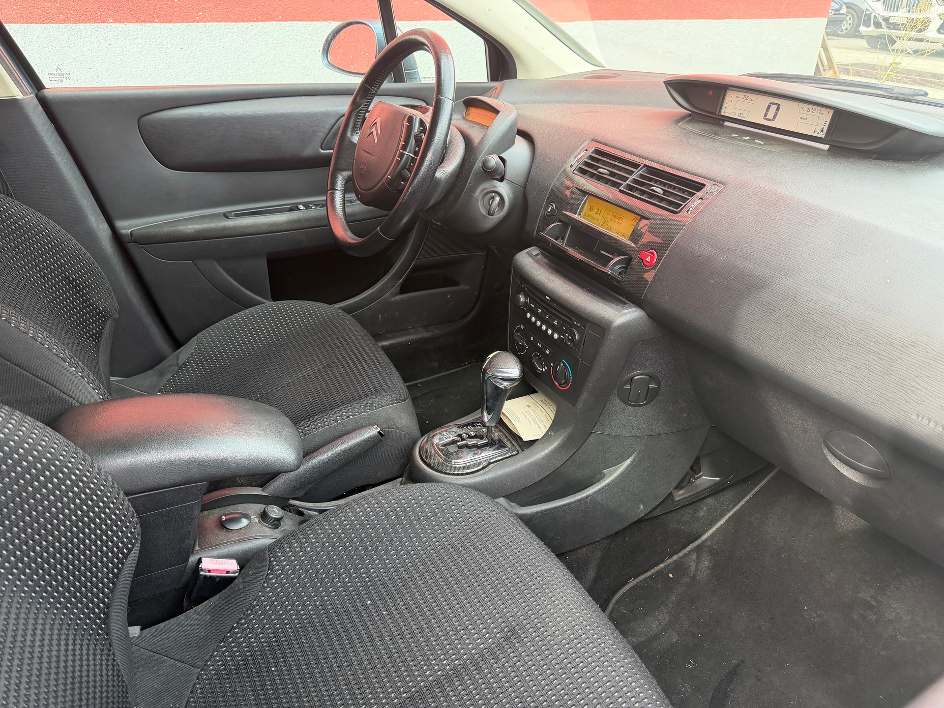 CITROEN C4 Berline 1.6i 16V SX-image-5