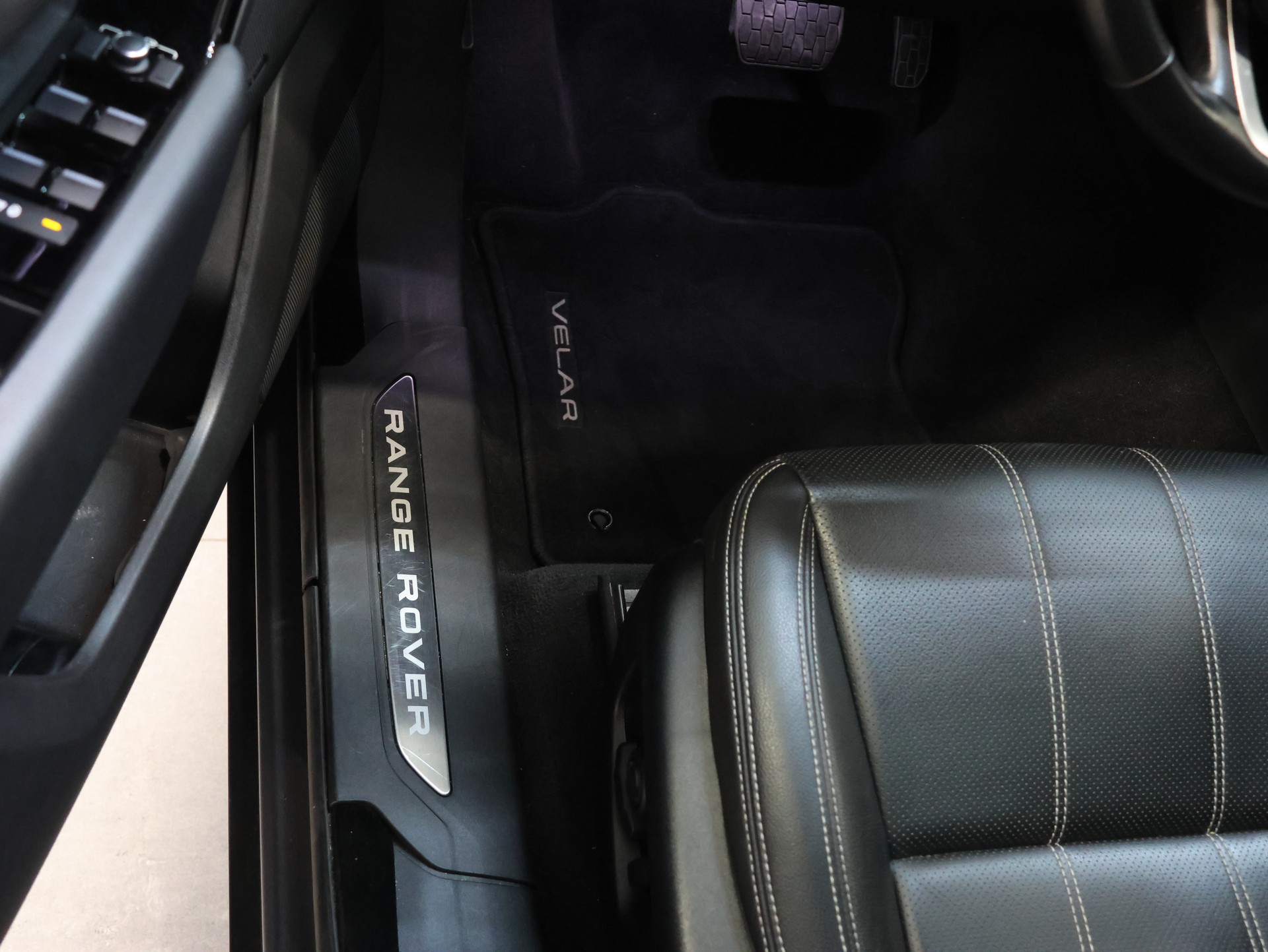 LAND ROVER Range Rover Velar P 250 S Automatic-image-24