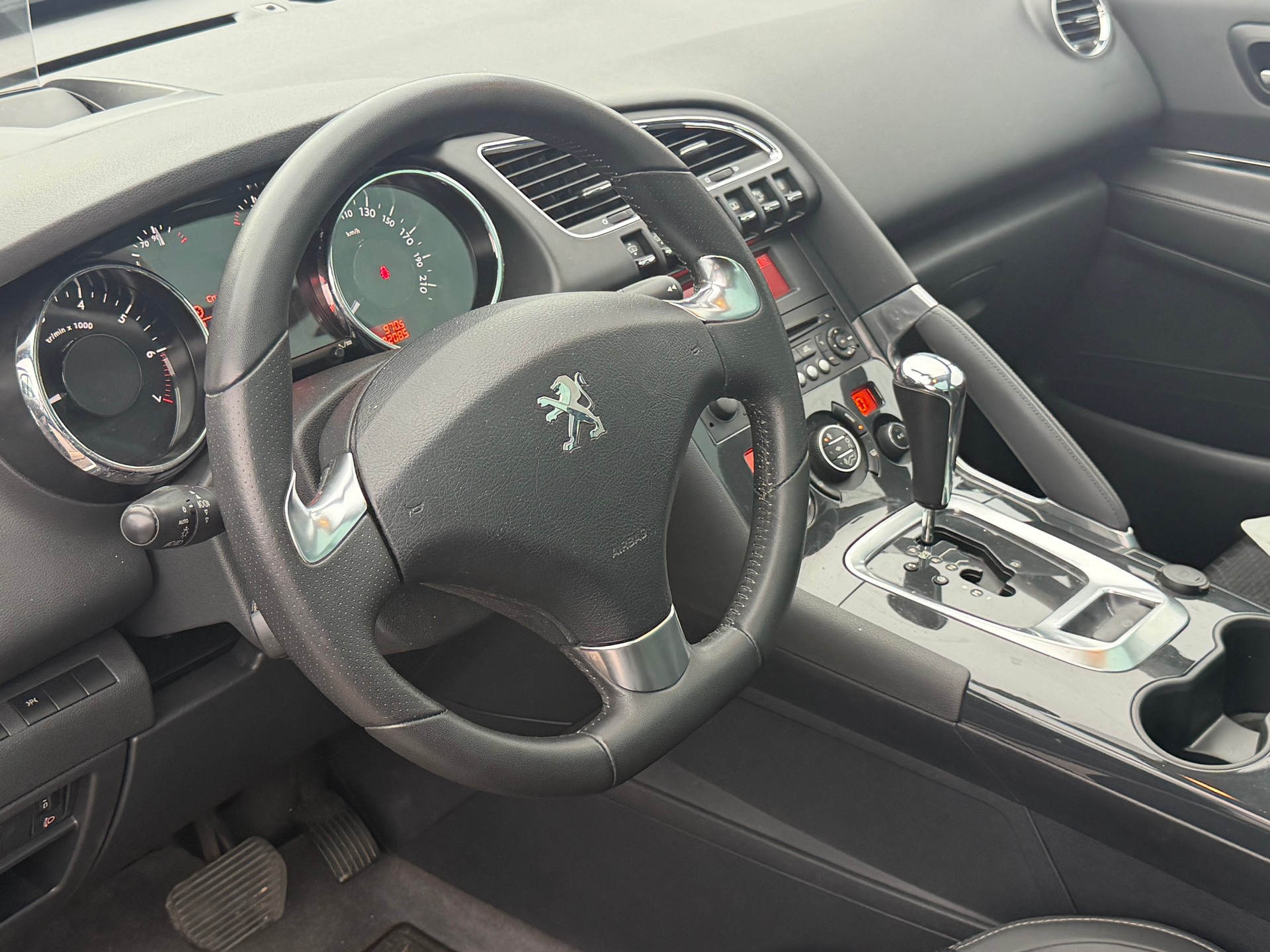 PEUGEOT 3008 1.6 16V T Style Tiptronic-image-8