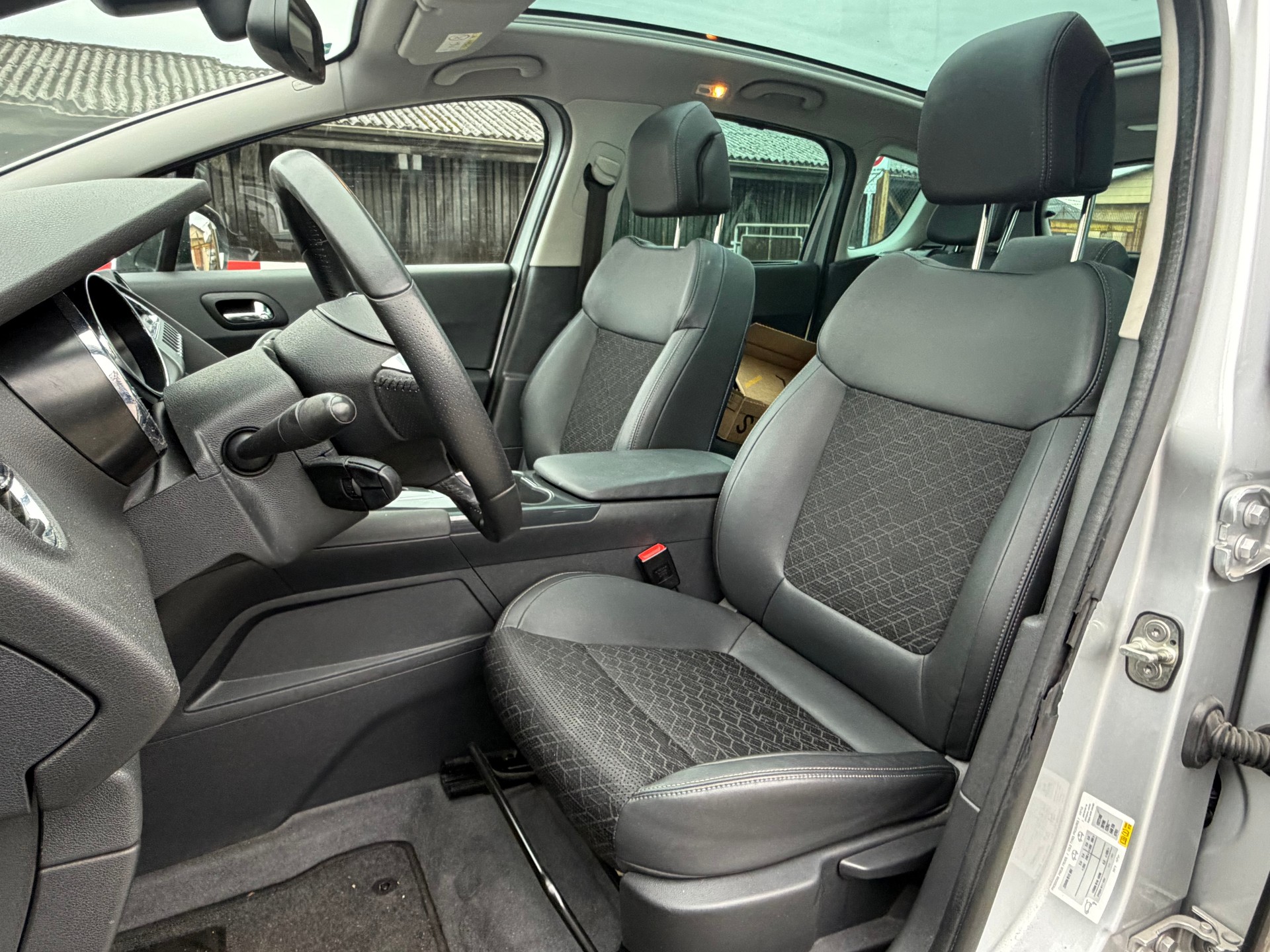 PEUGEOT 3008 1.6 16V T Style Tiptronic-image-6