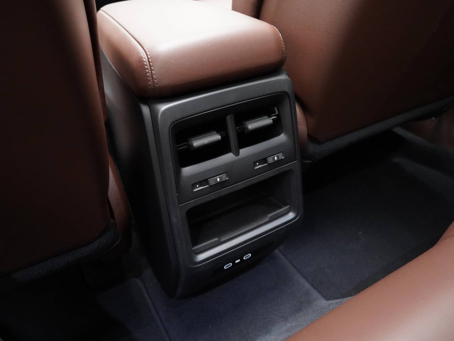PORSCHE Macan 4-image-29