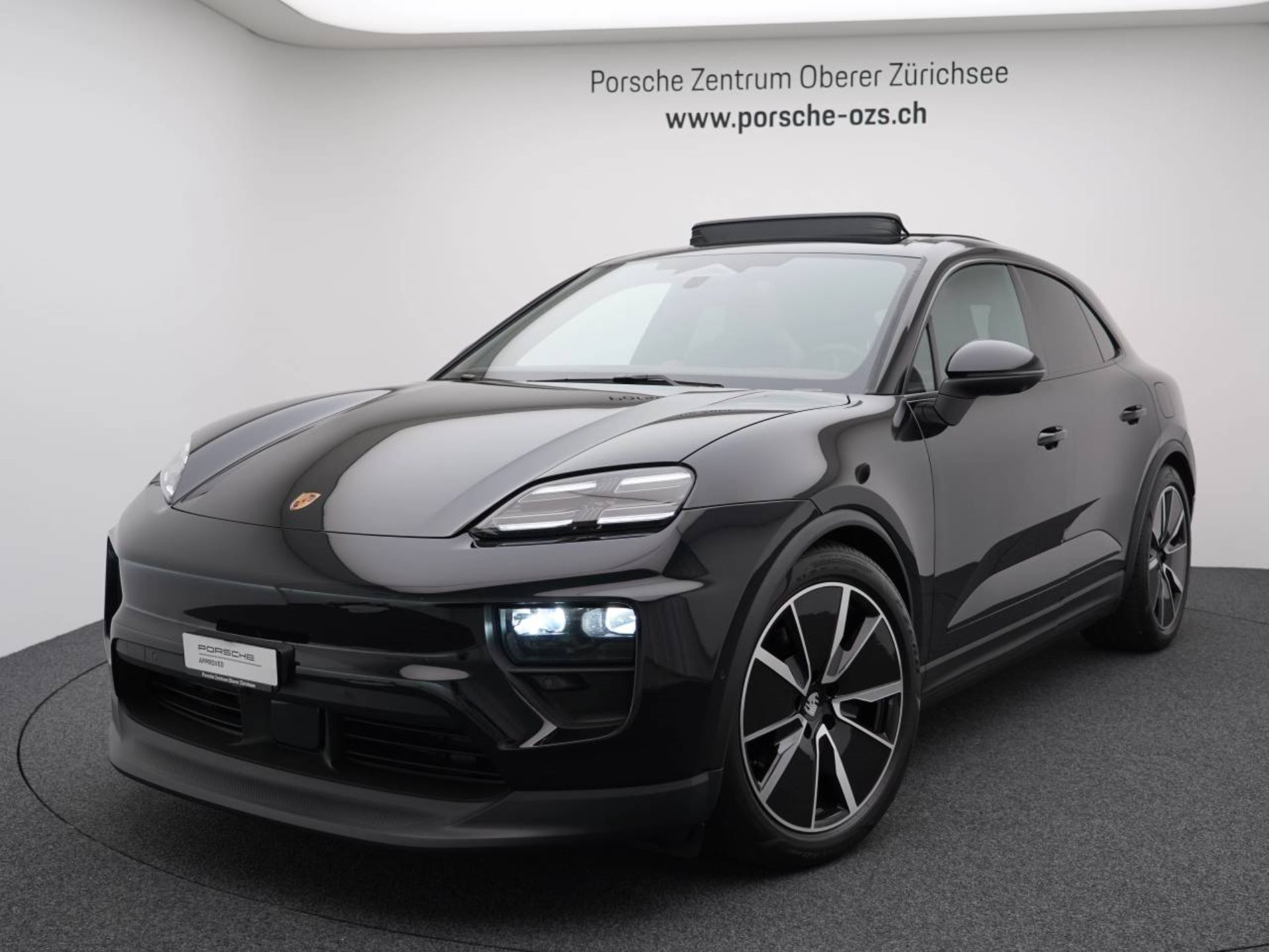 PORSCHE Macan 4-image-0