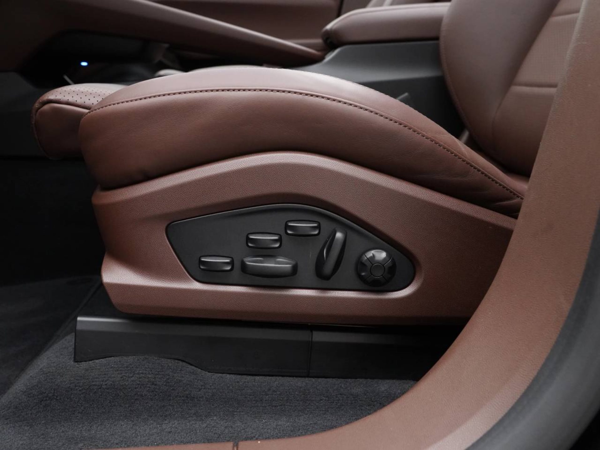 PORSCHE Macan 4-image-22