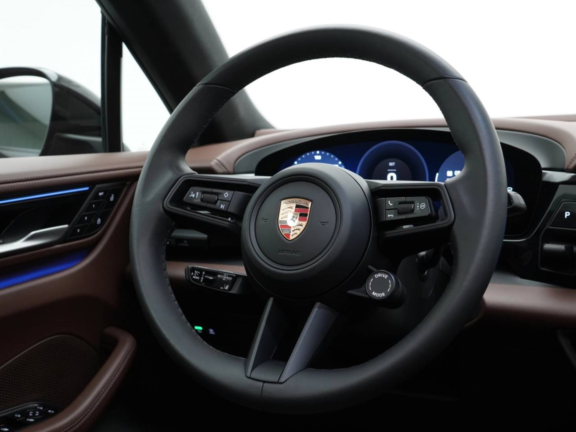 PORSCHE Macan 4-image-15
