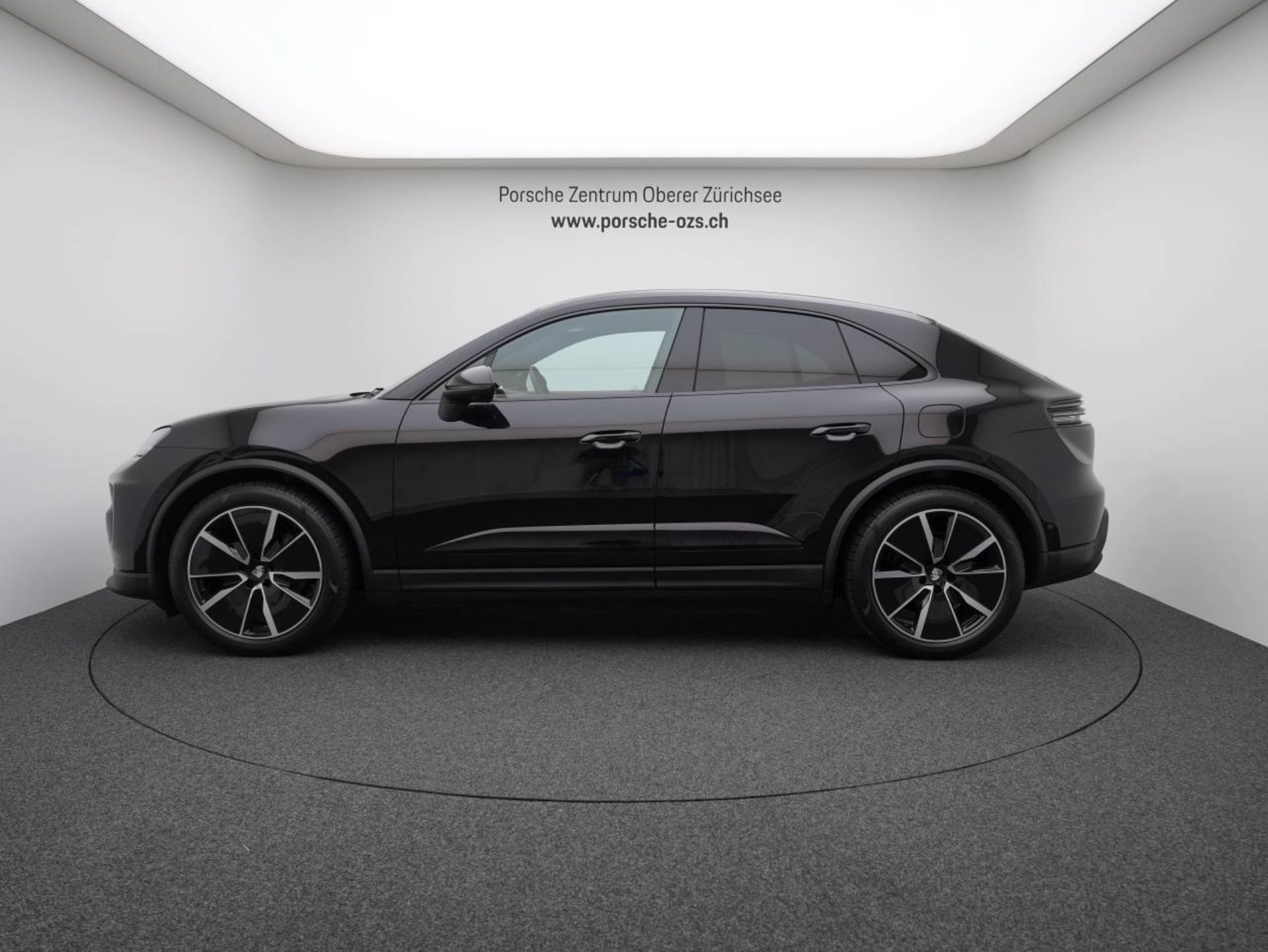 PORSCHE Macan 4-image-1