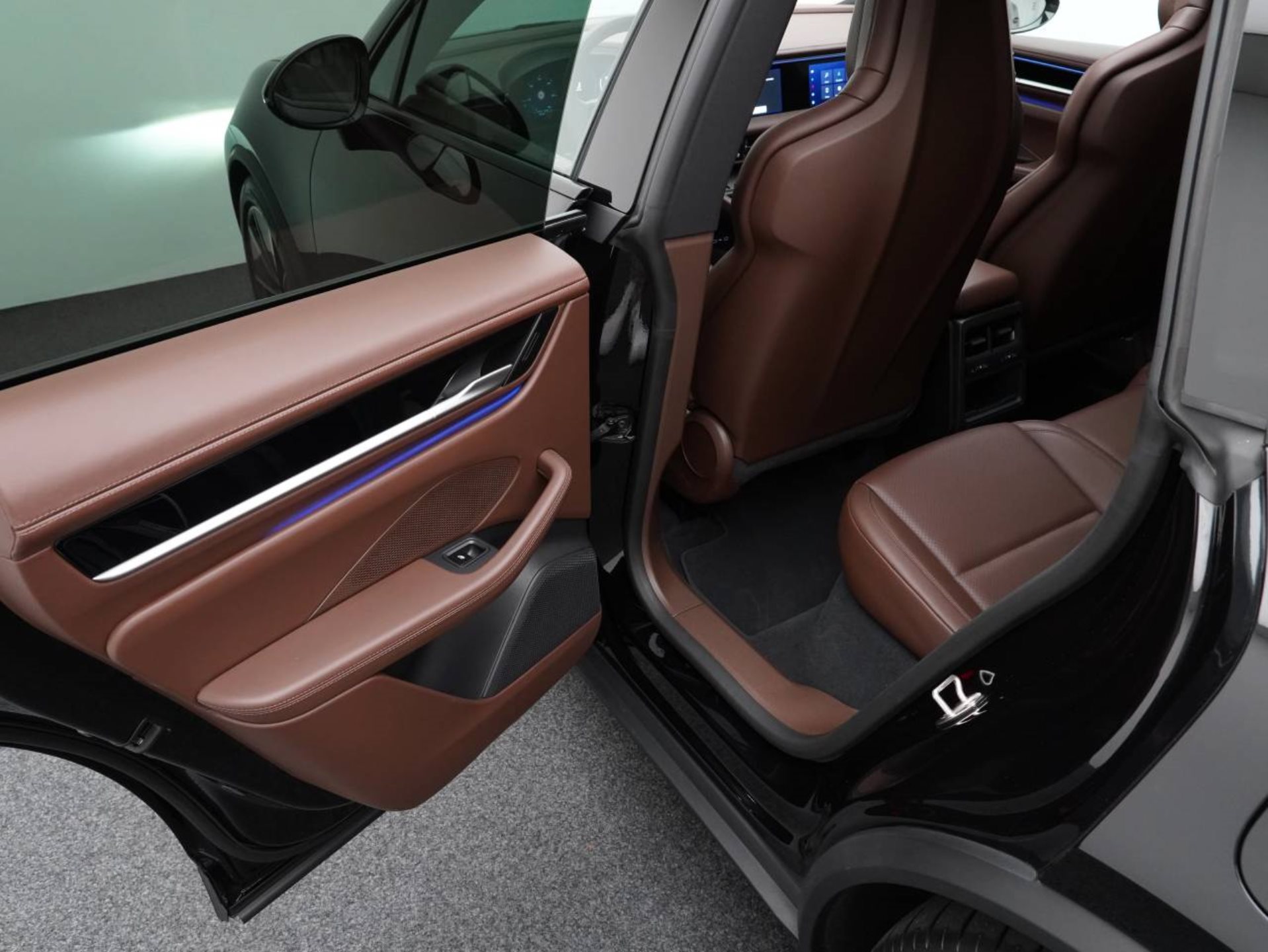 PORSCHE Macan 4-image-27