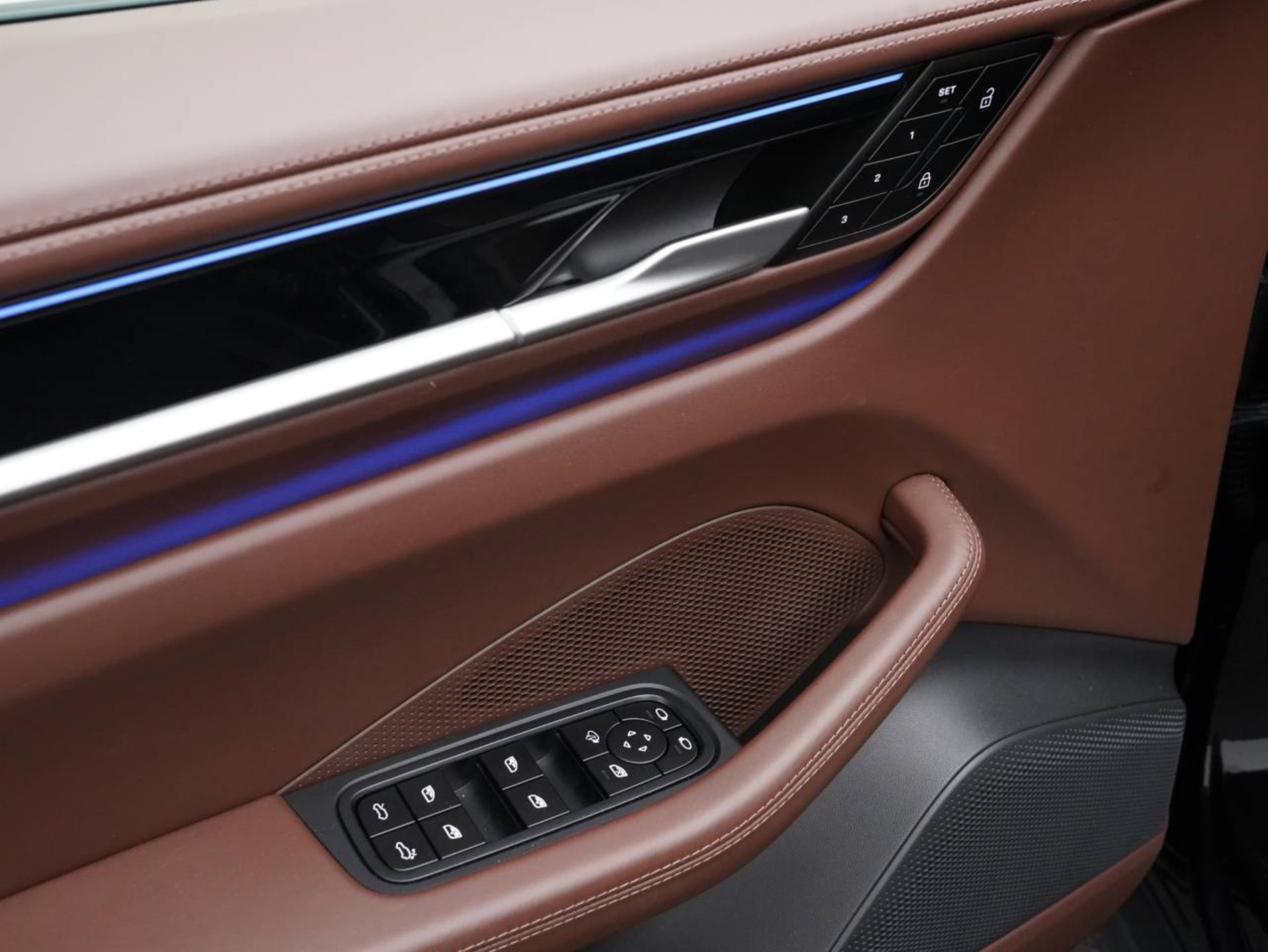 PORSCHE Macan 4-image-21