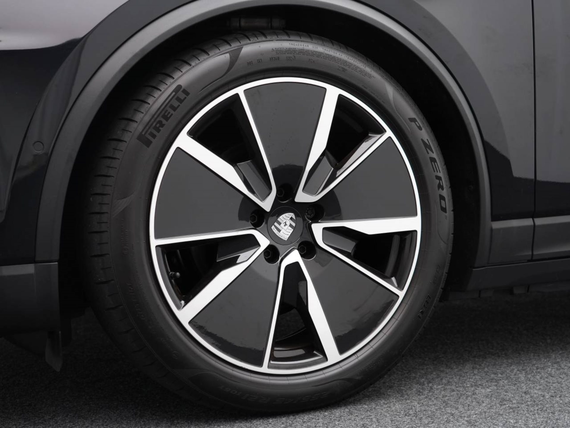 PORSCHE Macan 4-image-10