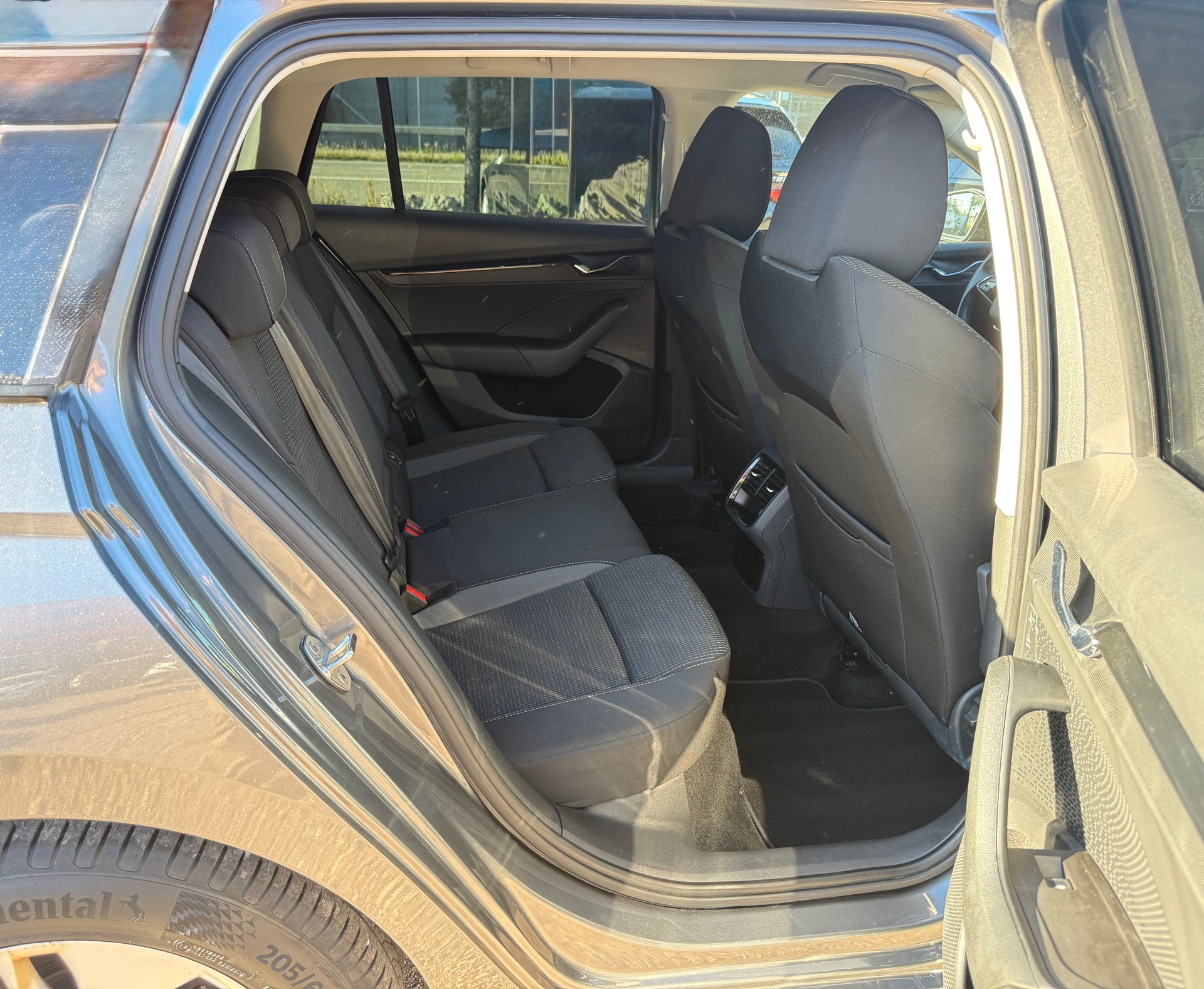SKODA Octavia Combi 2.0 TDI DSG Ambition 4x4-image-11
