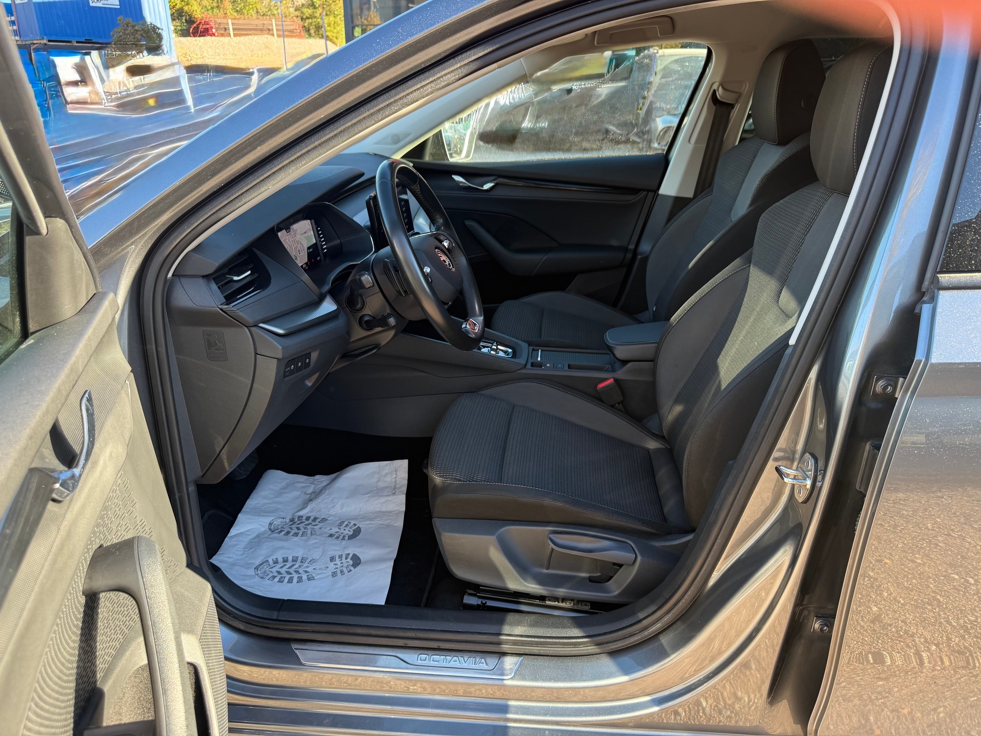 SKODA Octavia Combi 2.0 TDI DSG Ambition 4x4-image-9