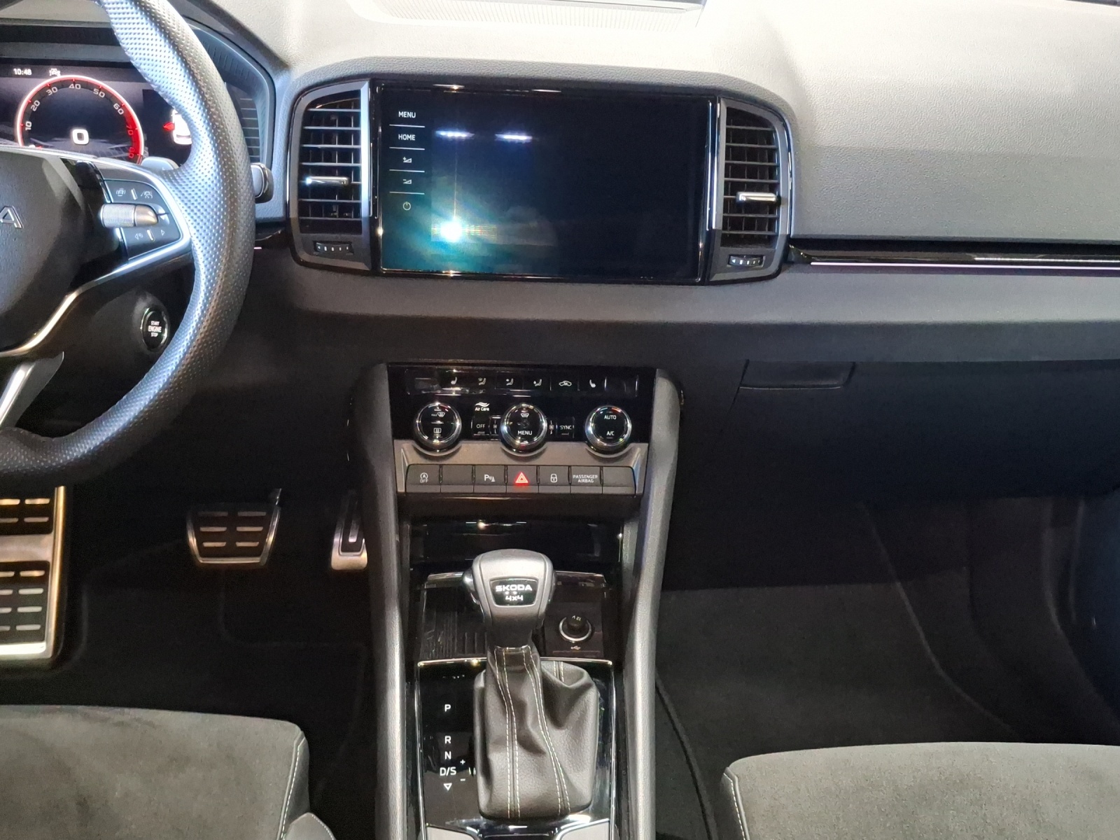 SKODA Karoq 2.0 TSI SportLine 4x4 DSG-image-9