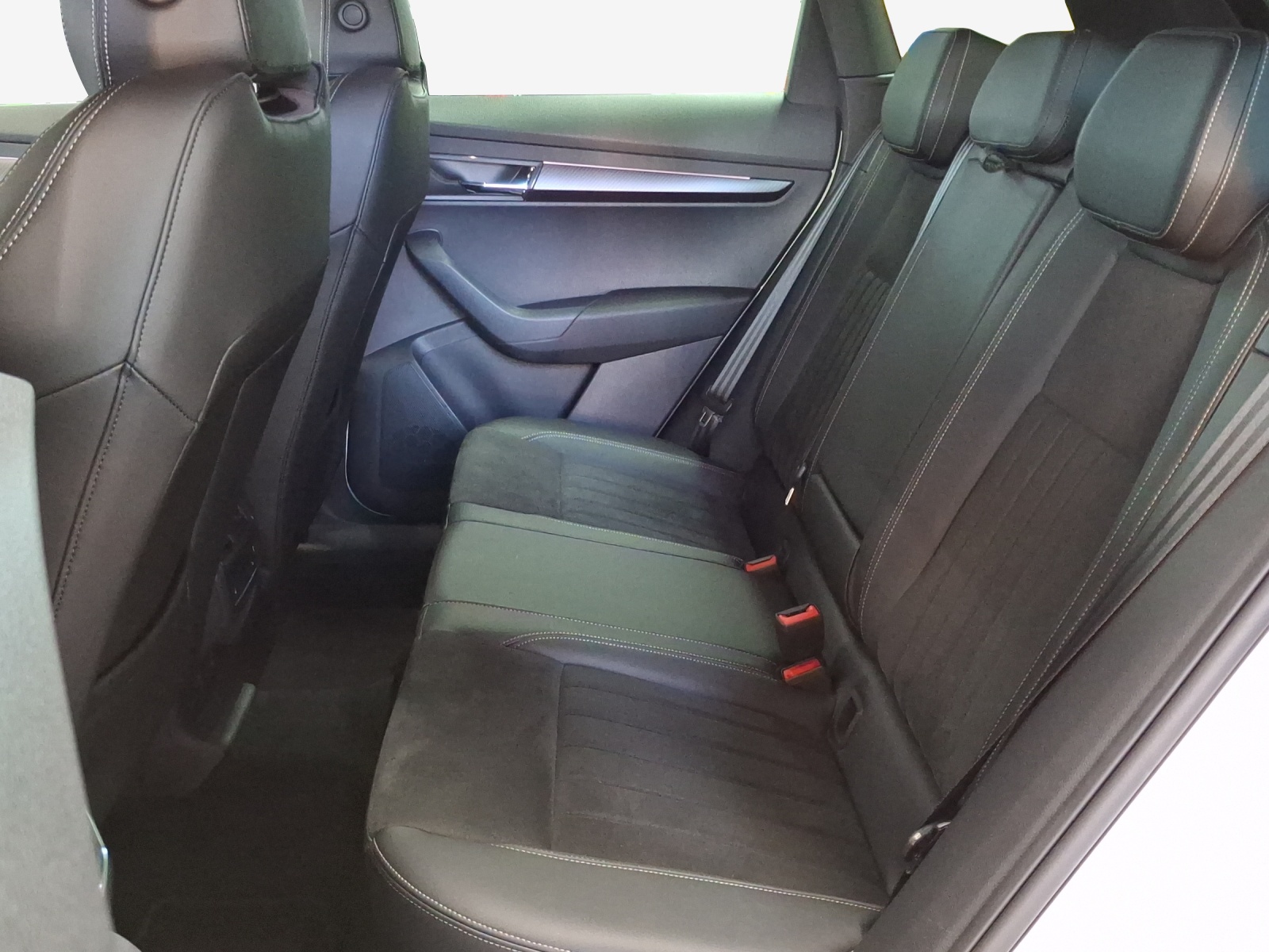 SKODA Karoq 2.0 TSI SportLine 4x4 DSG-image-11