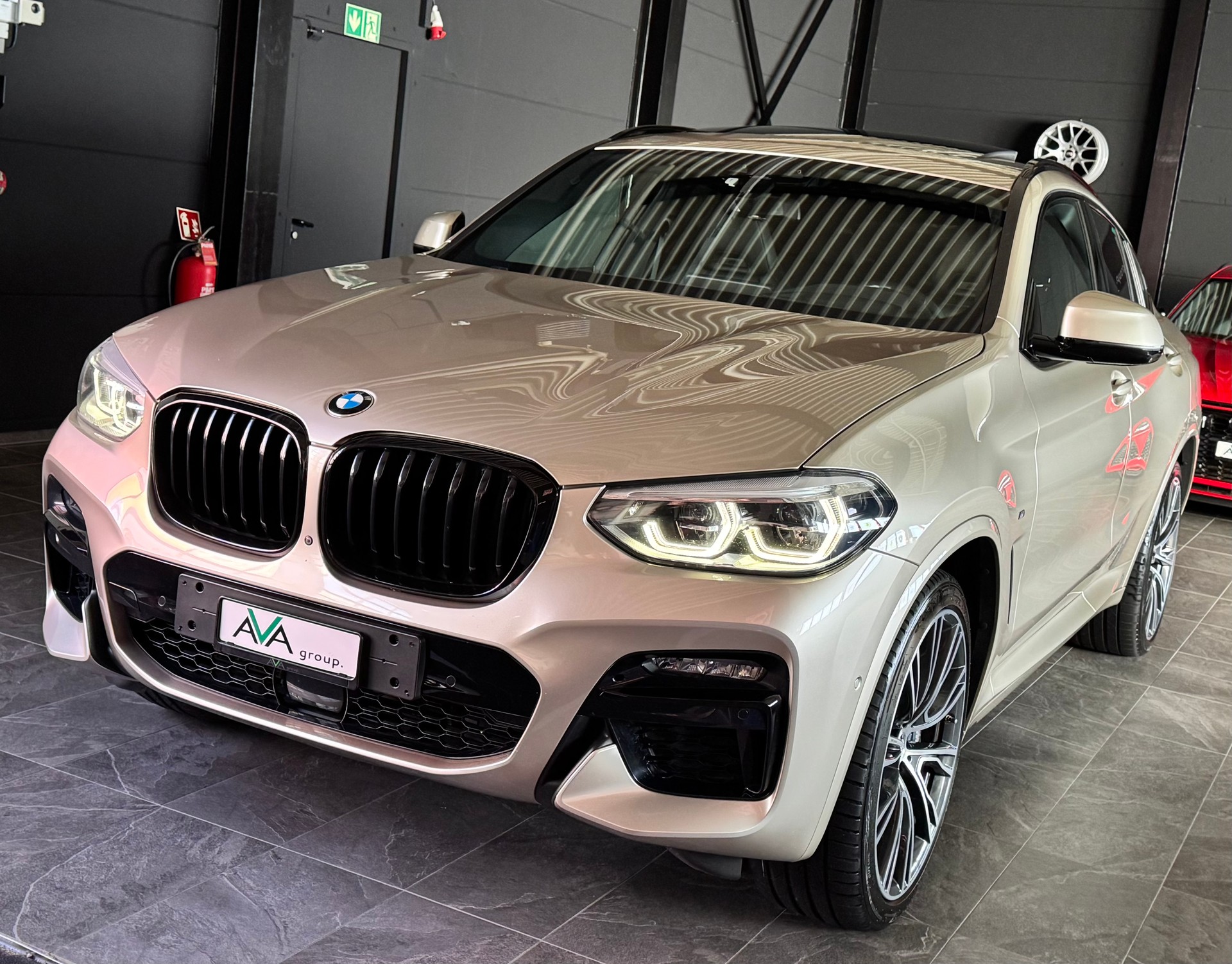 BMW X4 xDrive M40d Steptronic *CHAMPAGNEPAPI*INDIVIDUAL*-image-4