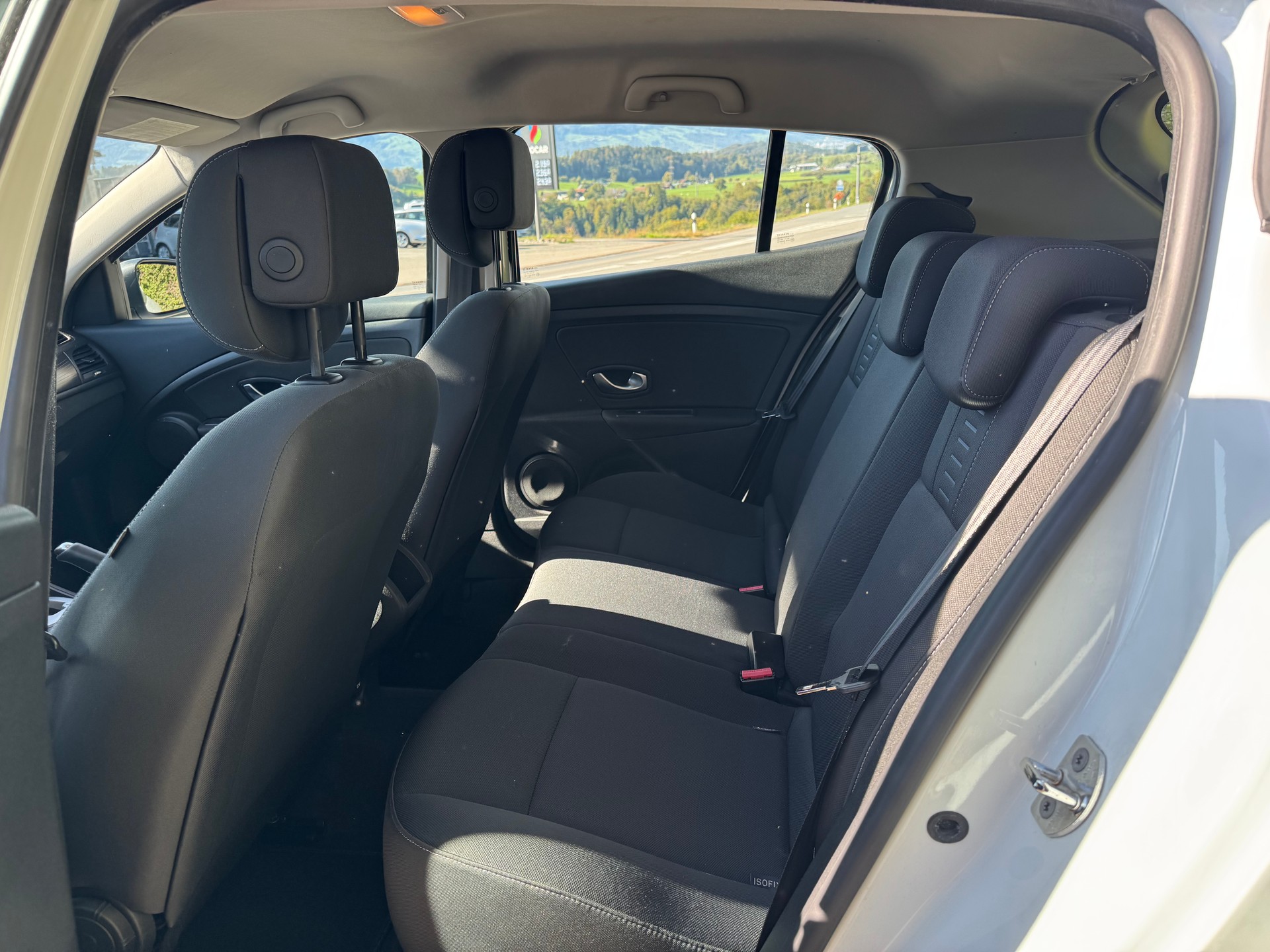 RENAULT Mégane 2.0 16V Dynamique CVT-image-9