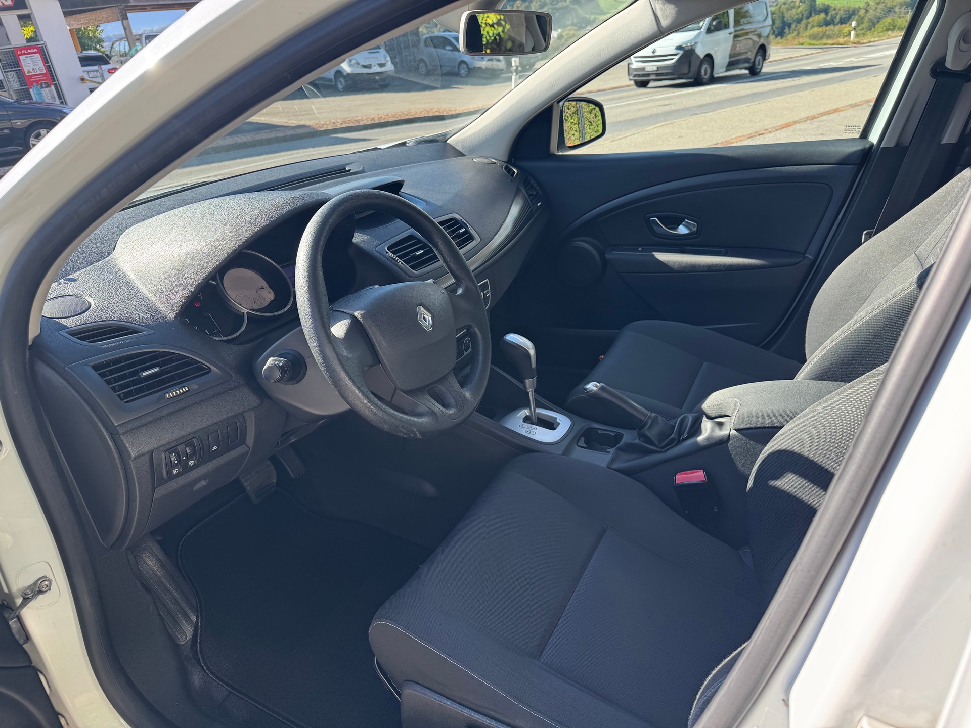 RENAULT Mégane 2.0 16V Dynamique CVT-image-6