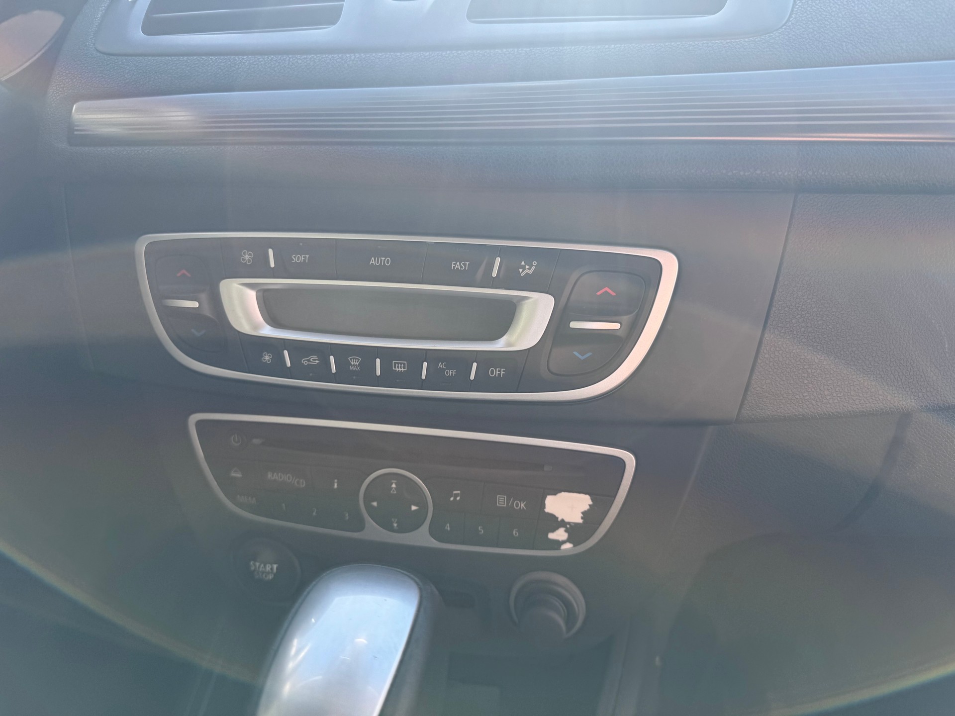 RENAULT Mégane 2.0 16V Dynamique CVT-image-8