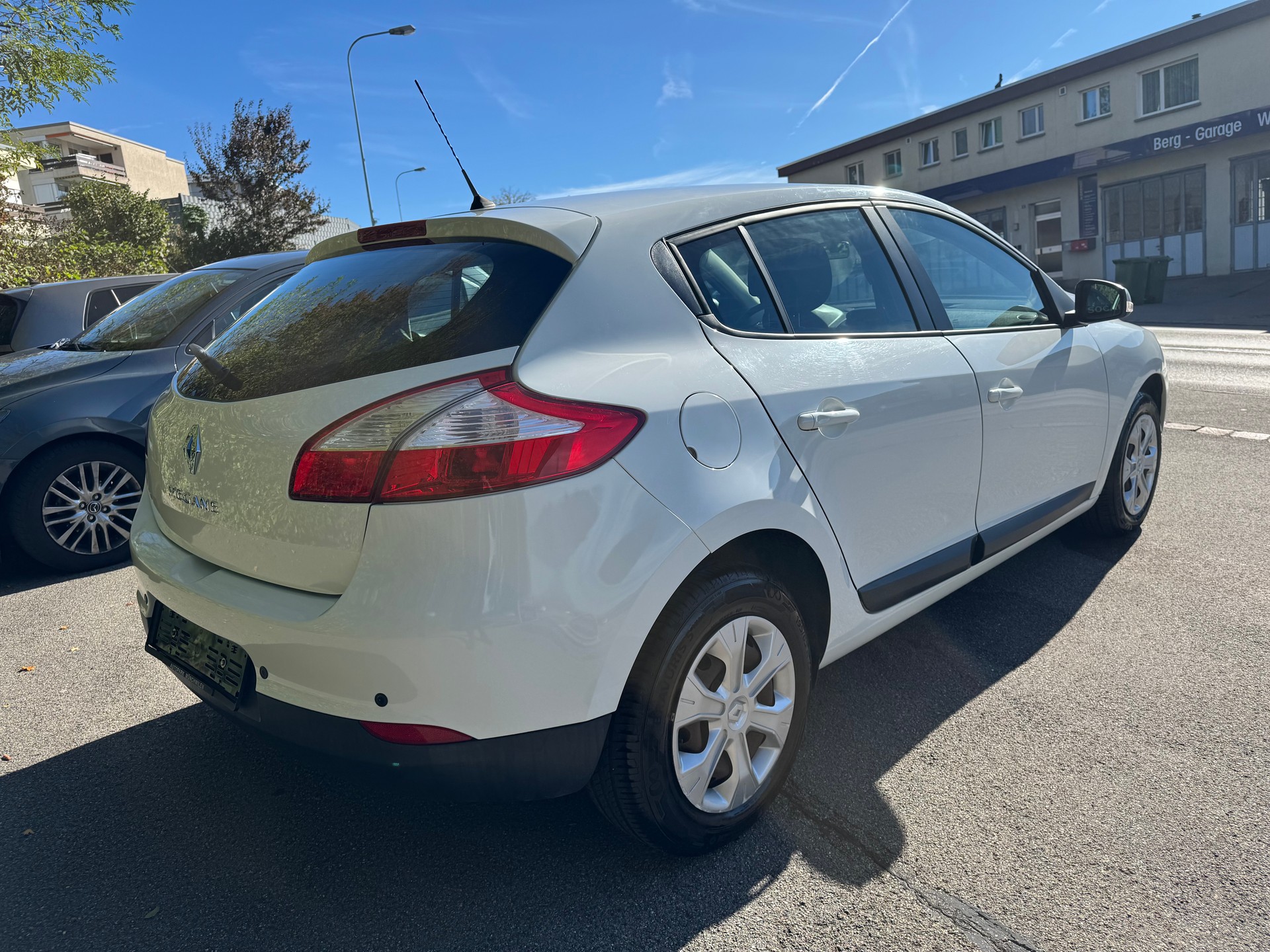 RENAULT Mégane 2.0 16V Dynamique CVT-image-3