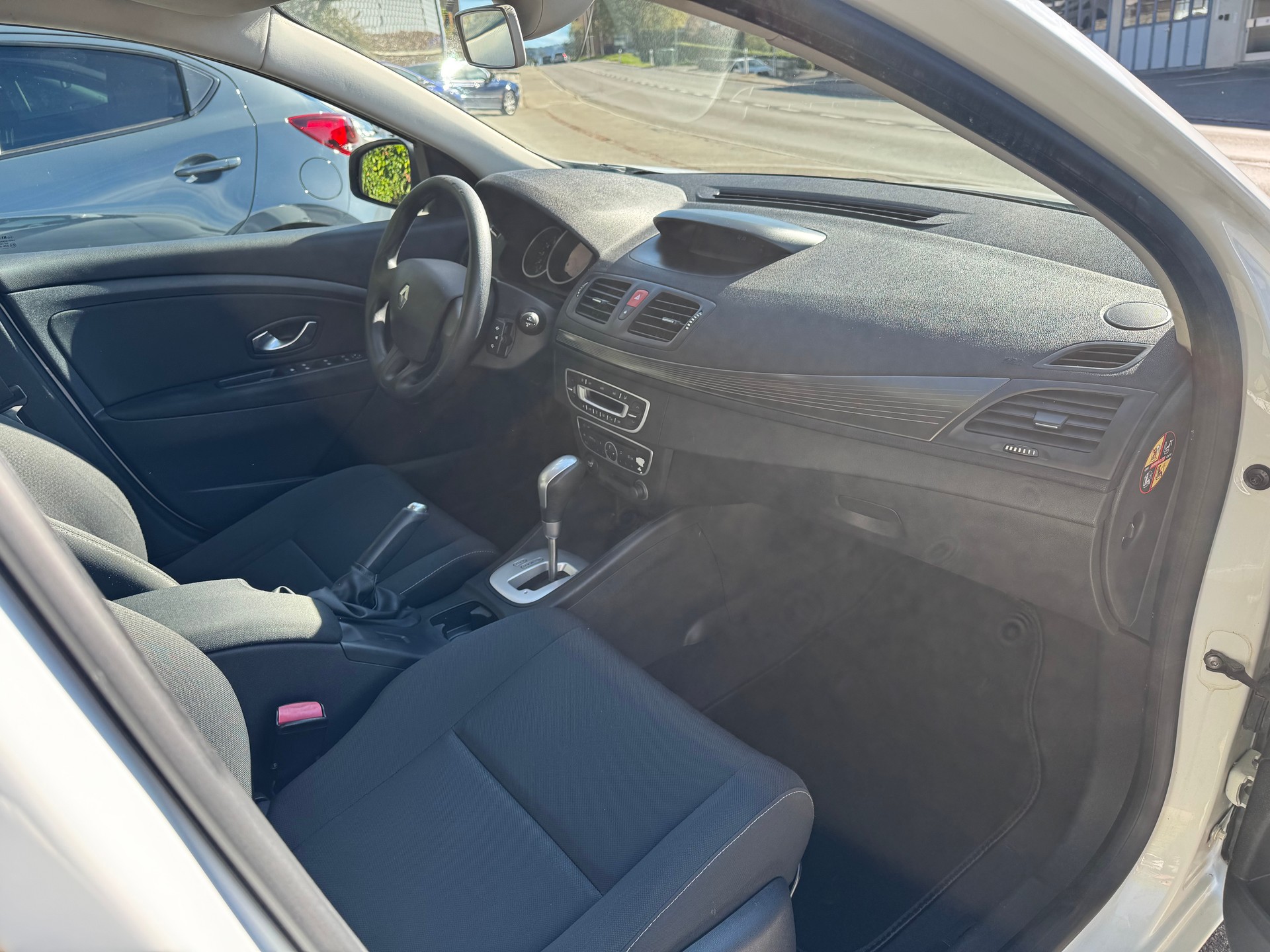 RENAULT Mégane 2.0 16V Dynamique CVT-image-7