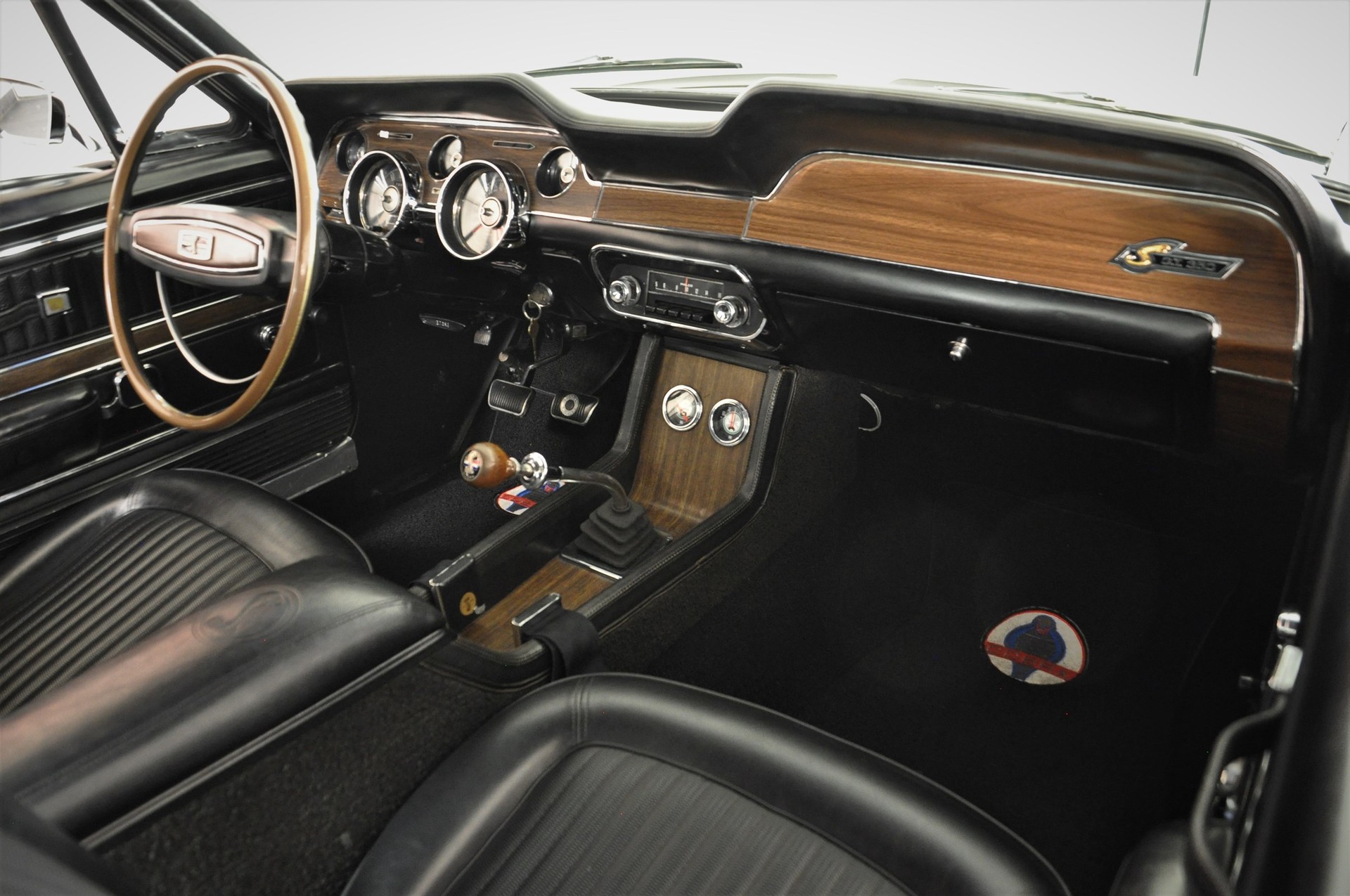 FORD MUSTANG Shelby GT350-image-13
