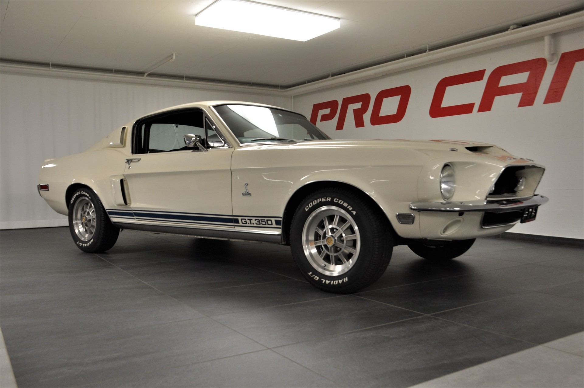 FORD MUSTANG Shelby GT350-image-3