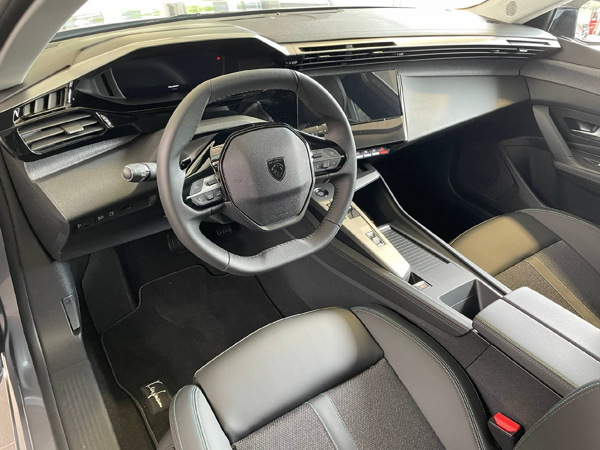 PEUGEOT 308 SW 1.6 PHEV 180 Allure-image-5