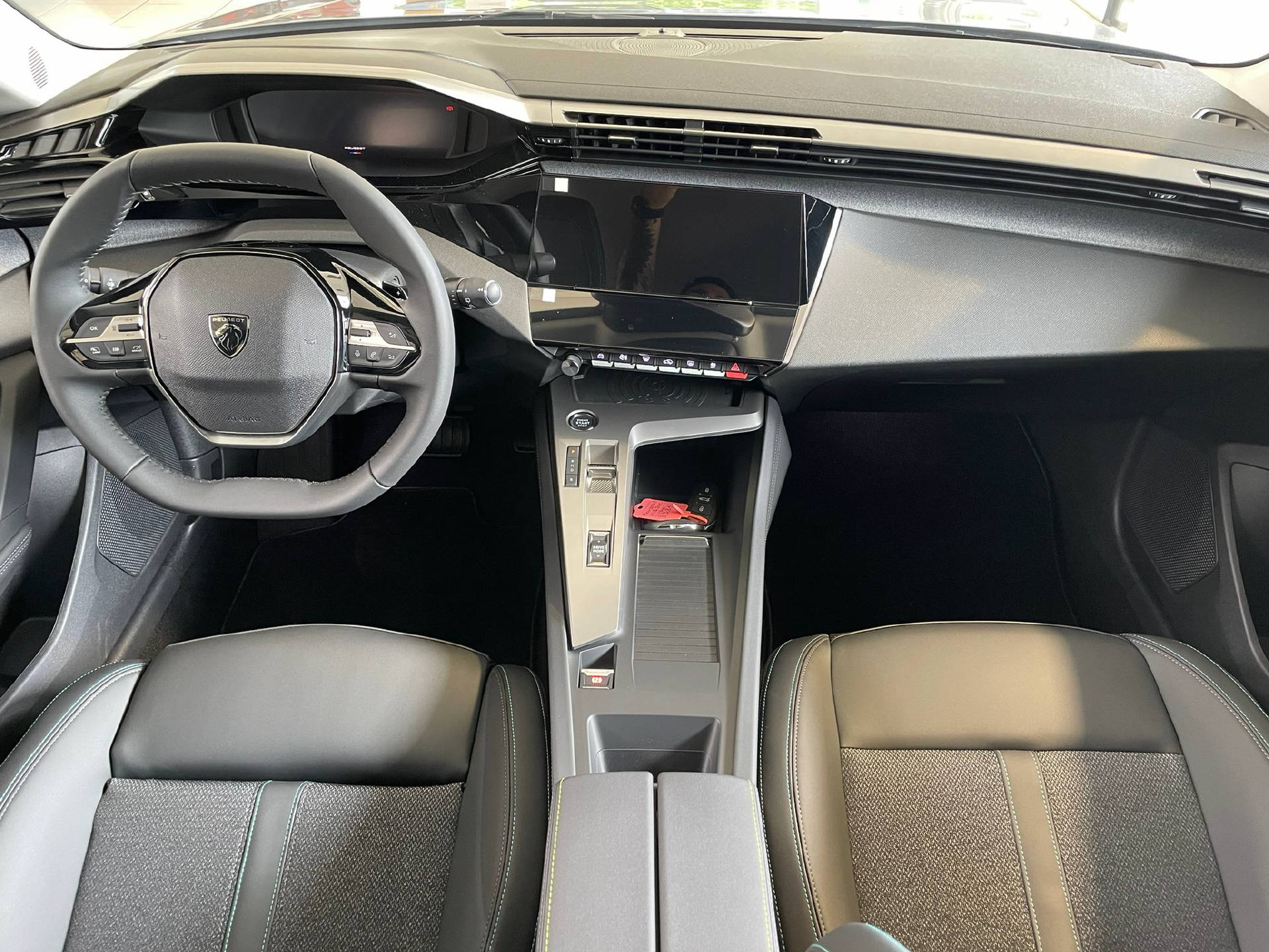 PEUGEOT 308 SW 1.6 PHEV 180 Allure-image-6