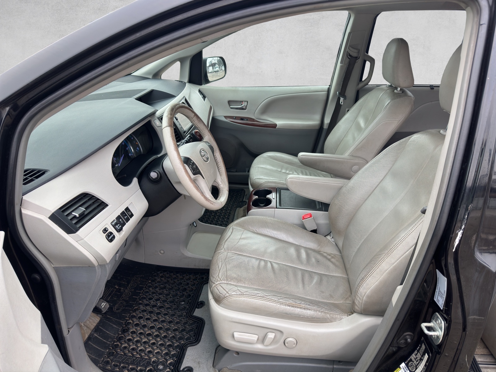 TOYOTA Sienna 3.5 A 4WD-image-10